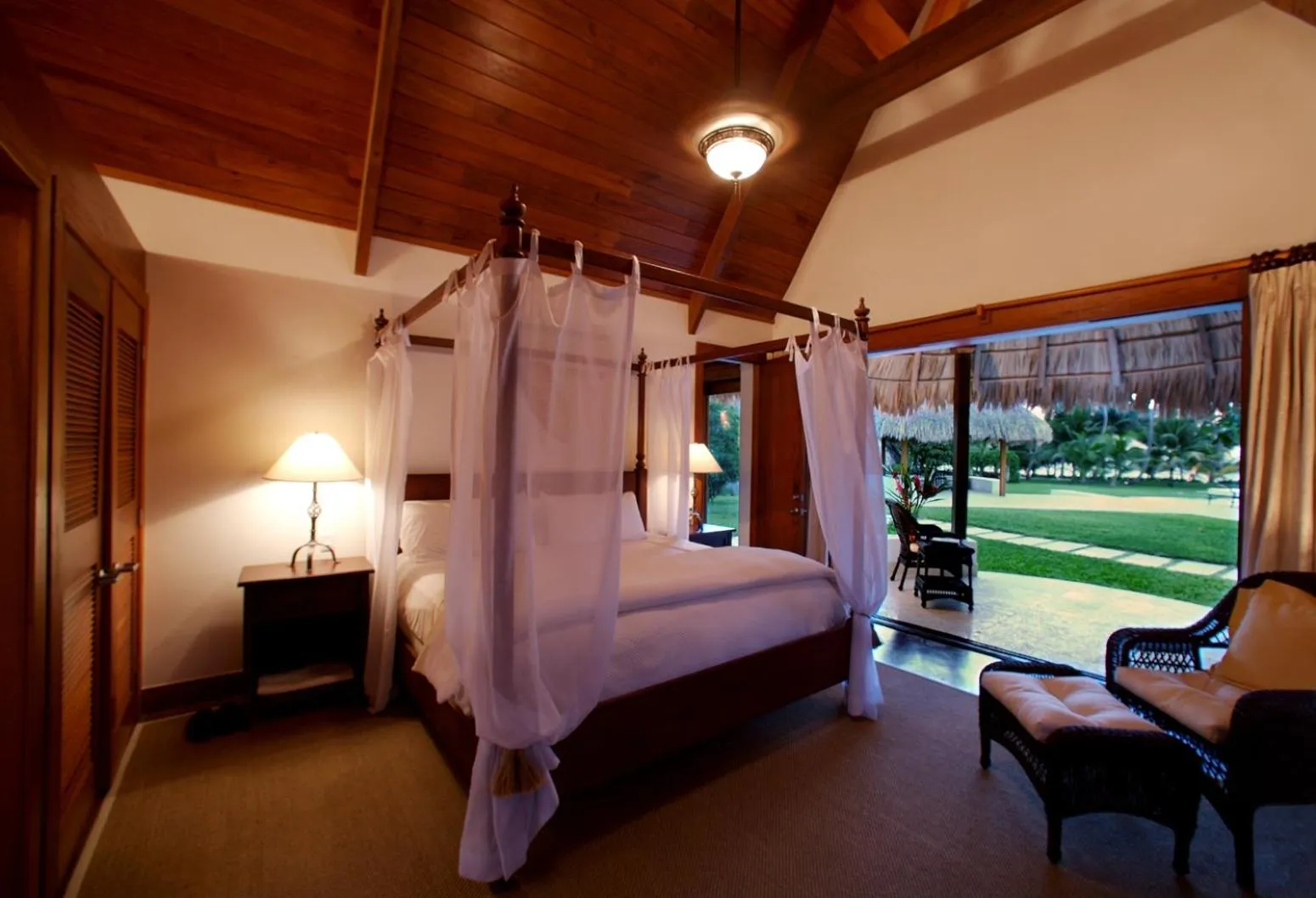 Garden, Bed in Victoria House Resort & Spa