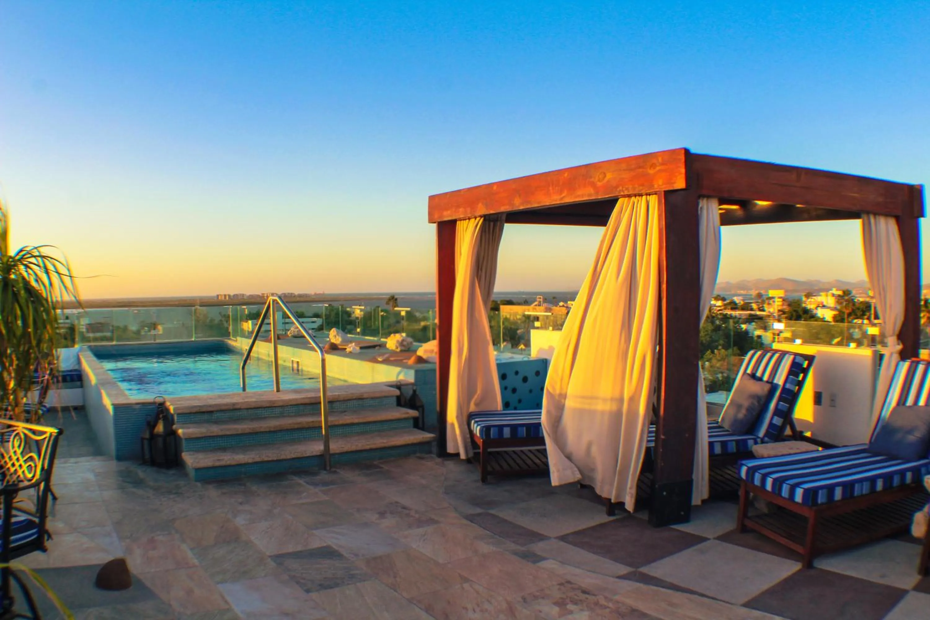 Swimming pool in Hotel HBlue Centro