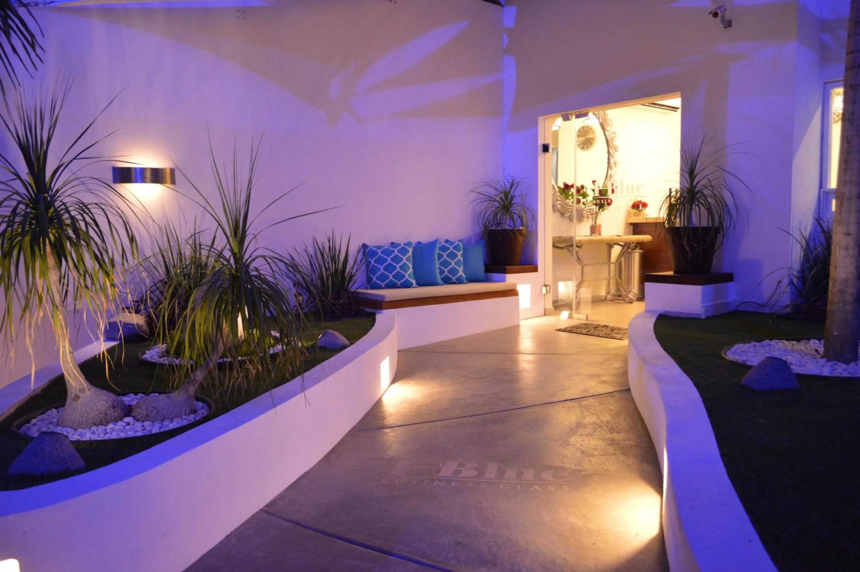 Facade/entrance in Hotel HBlue Centro