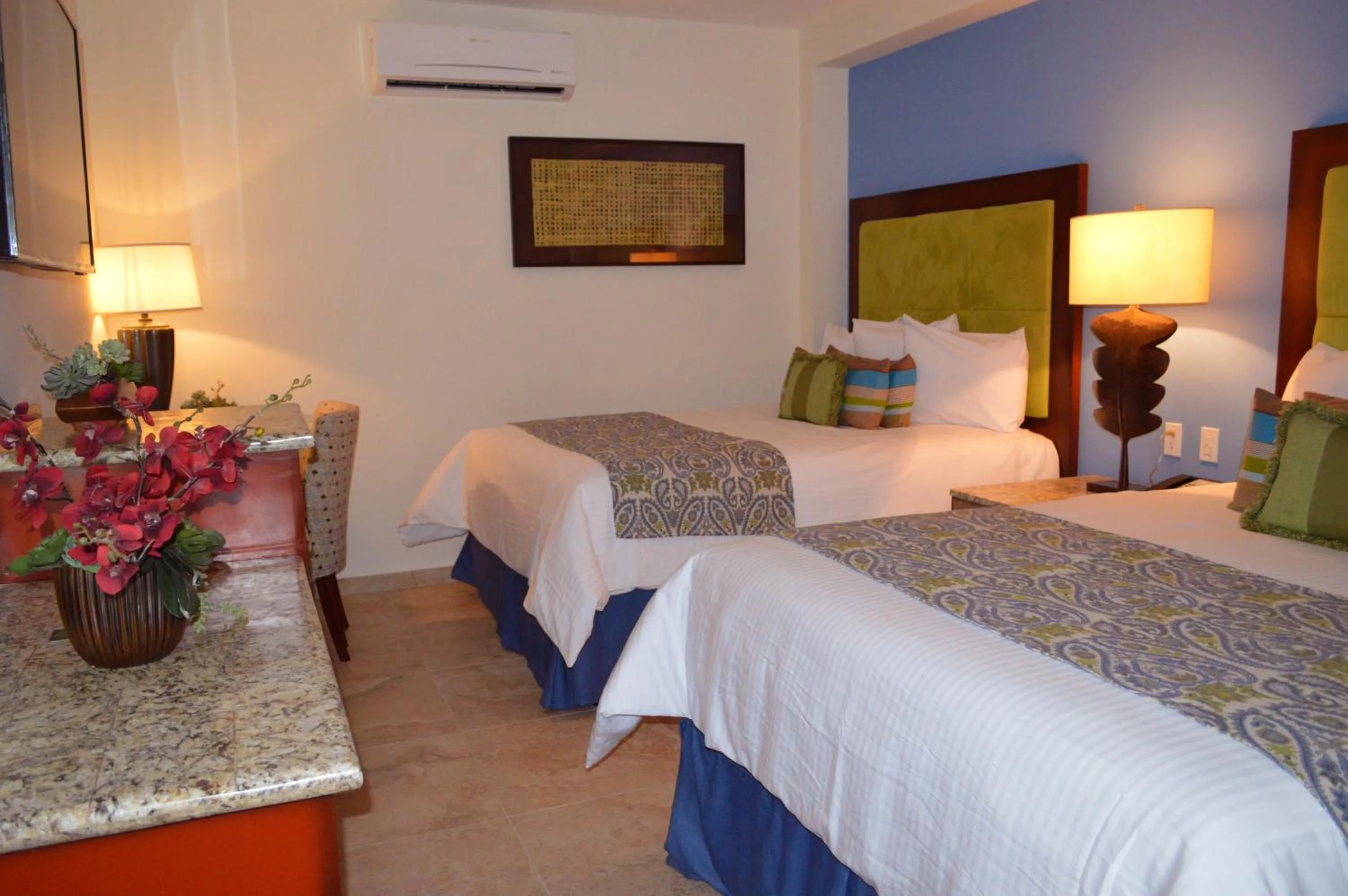 Photo of the whole room, Bed in Hotel HBlue Centro