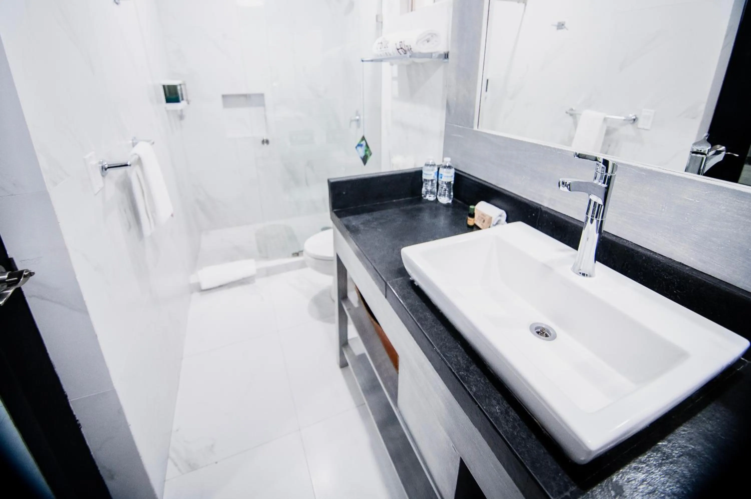 Toilet in Hotel HBlue Centro