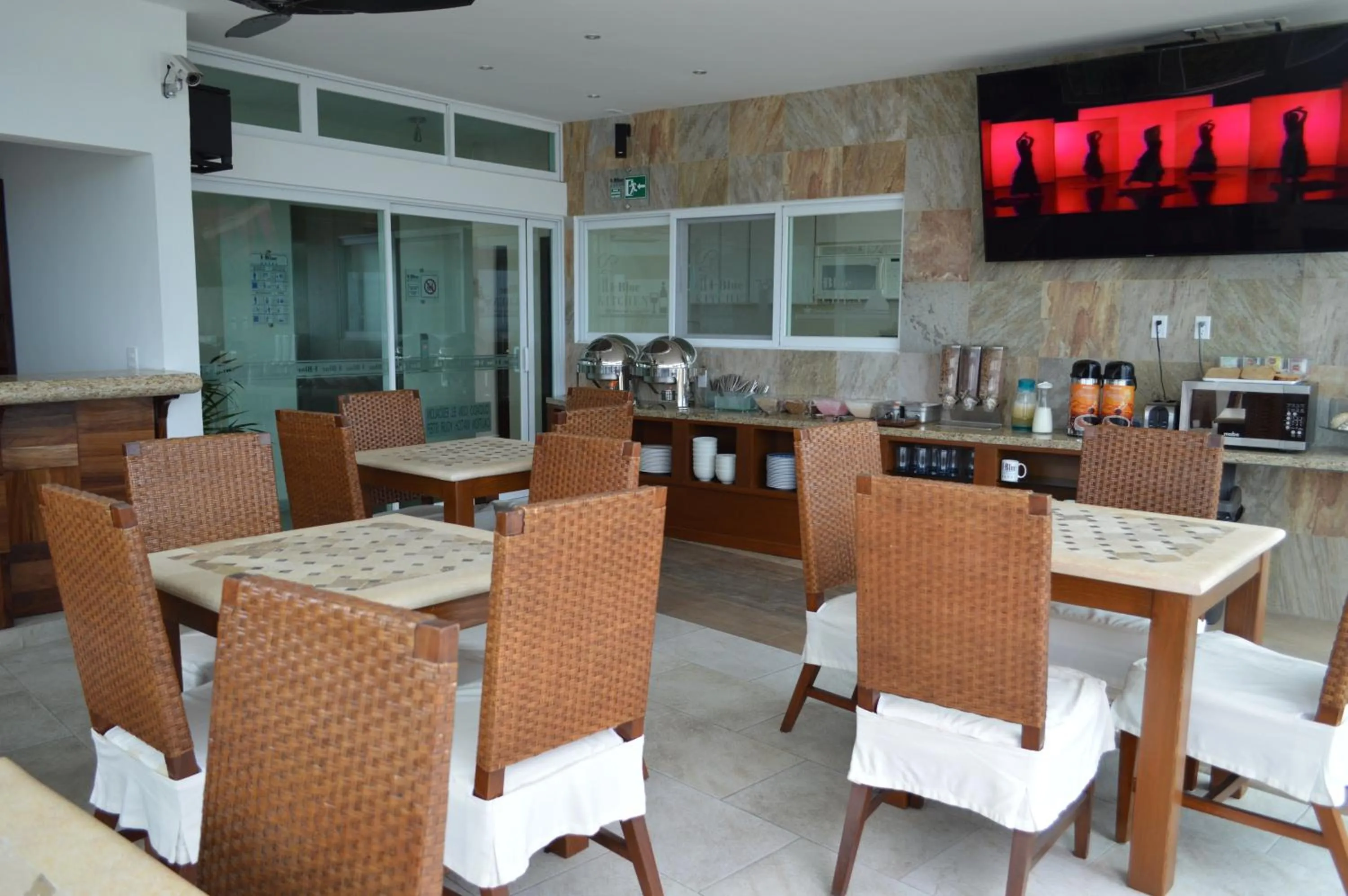 Restaurant/places to eat in Hotel HBlue Centro