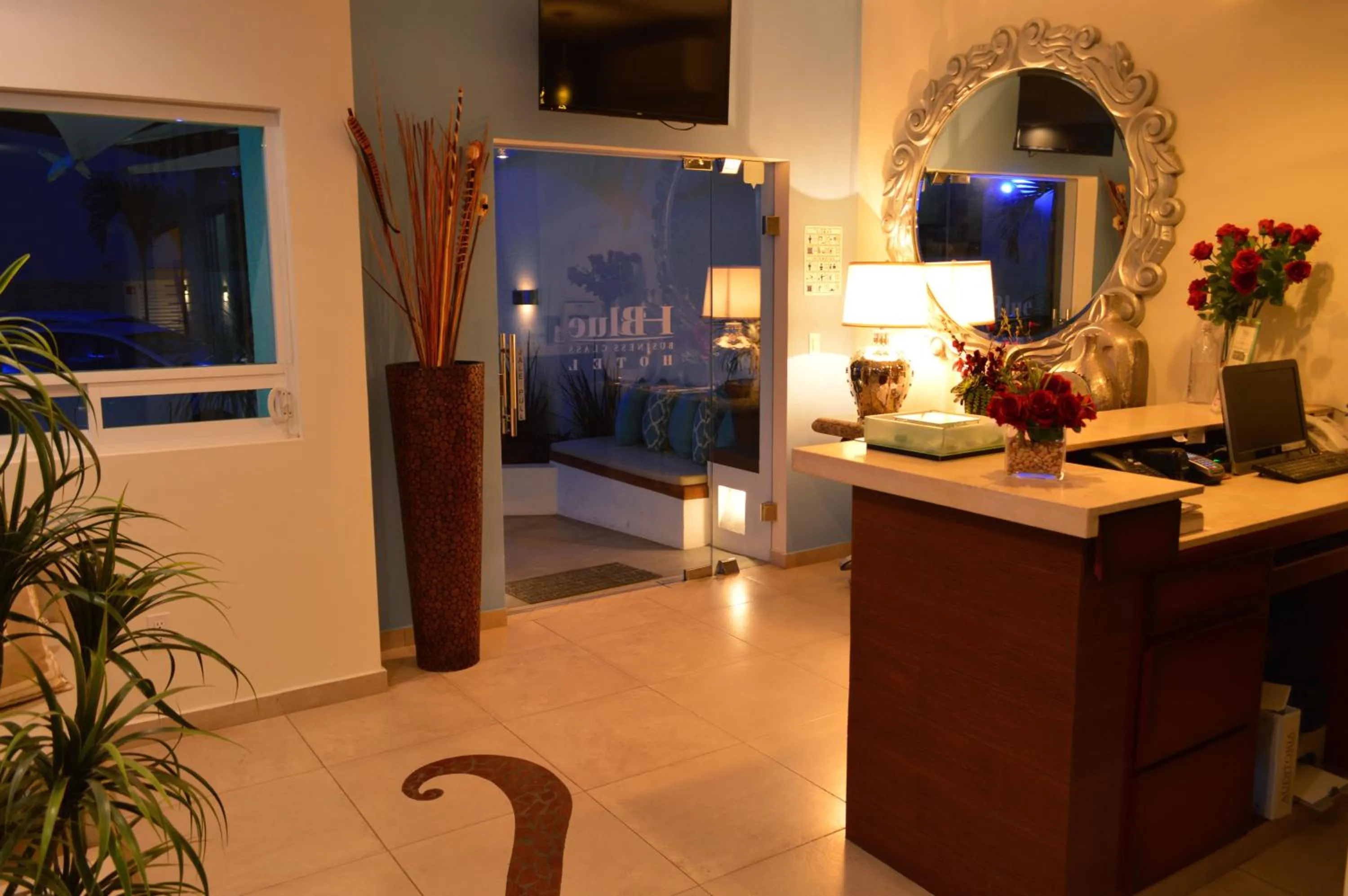 Lobby or reception in Hotel HBlue Centro