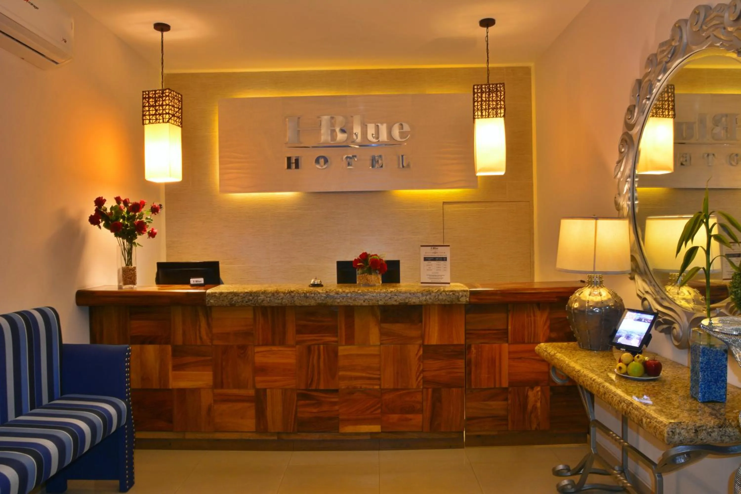 Lobby or reception in Hotel HBlue Centro