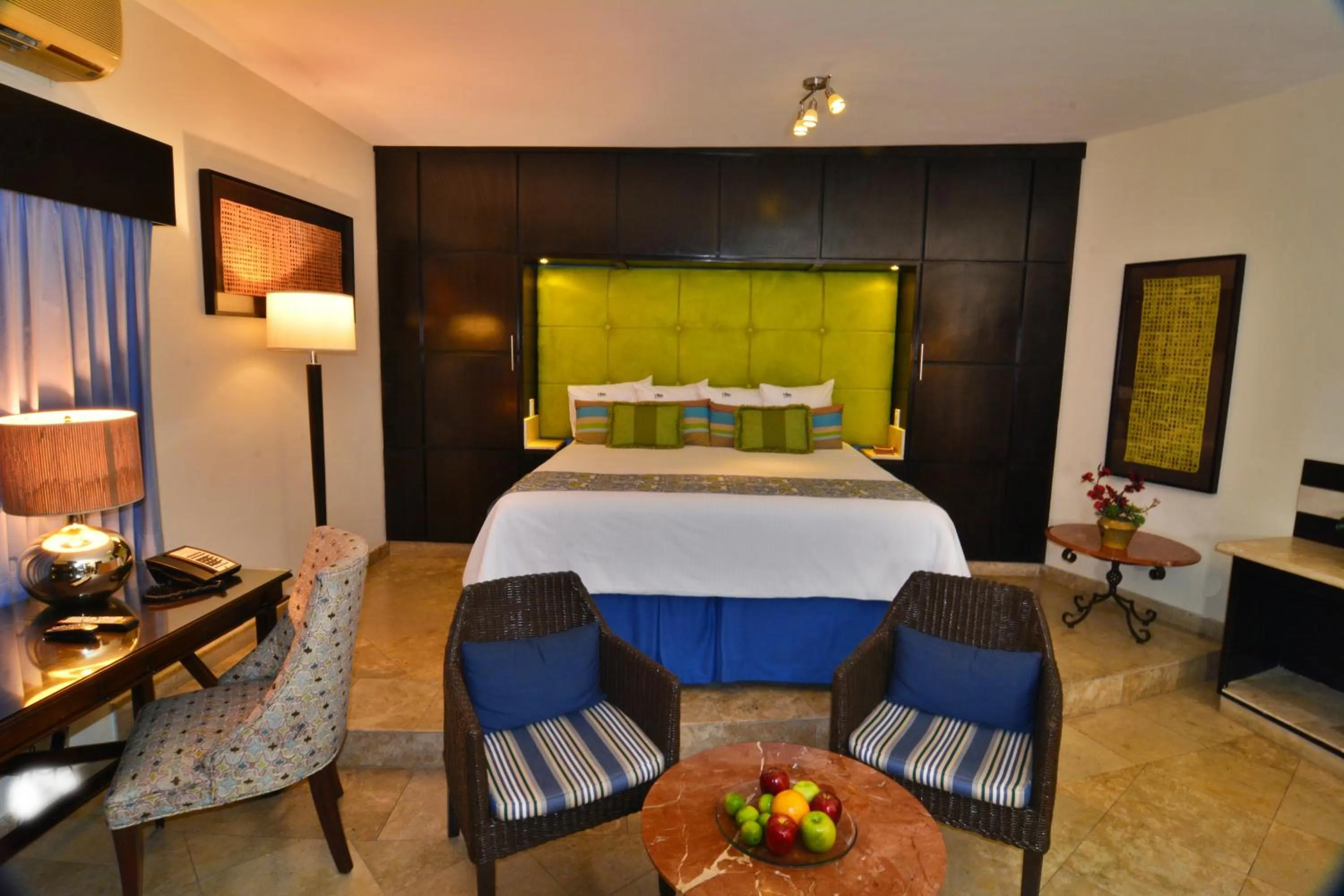 Photo of the whole room, Bed in Hotel HBlue Centro