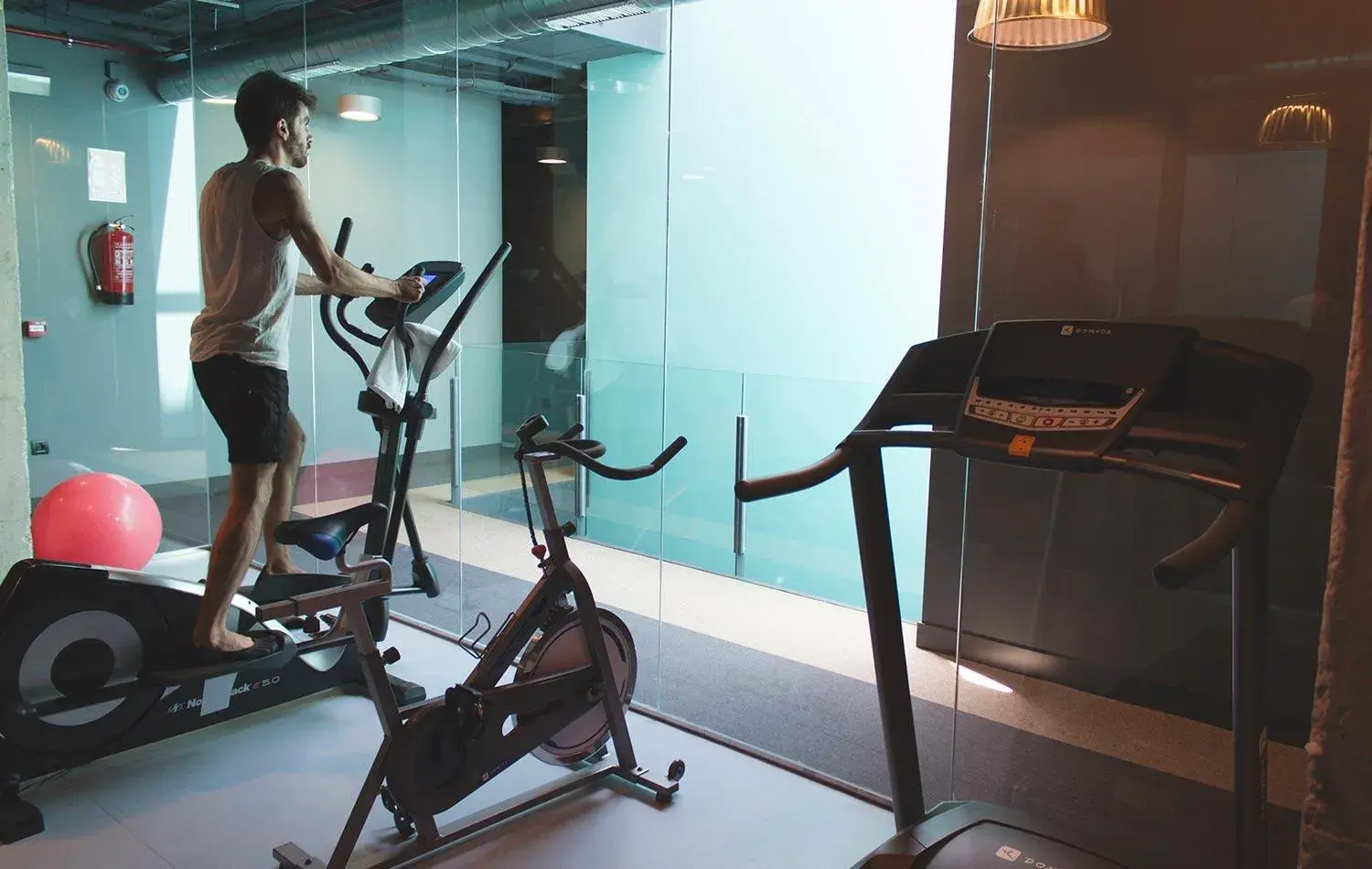 People in Apartamentos NONO by Charming Stay People in Apartamentos NONO by Charming Stay