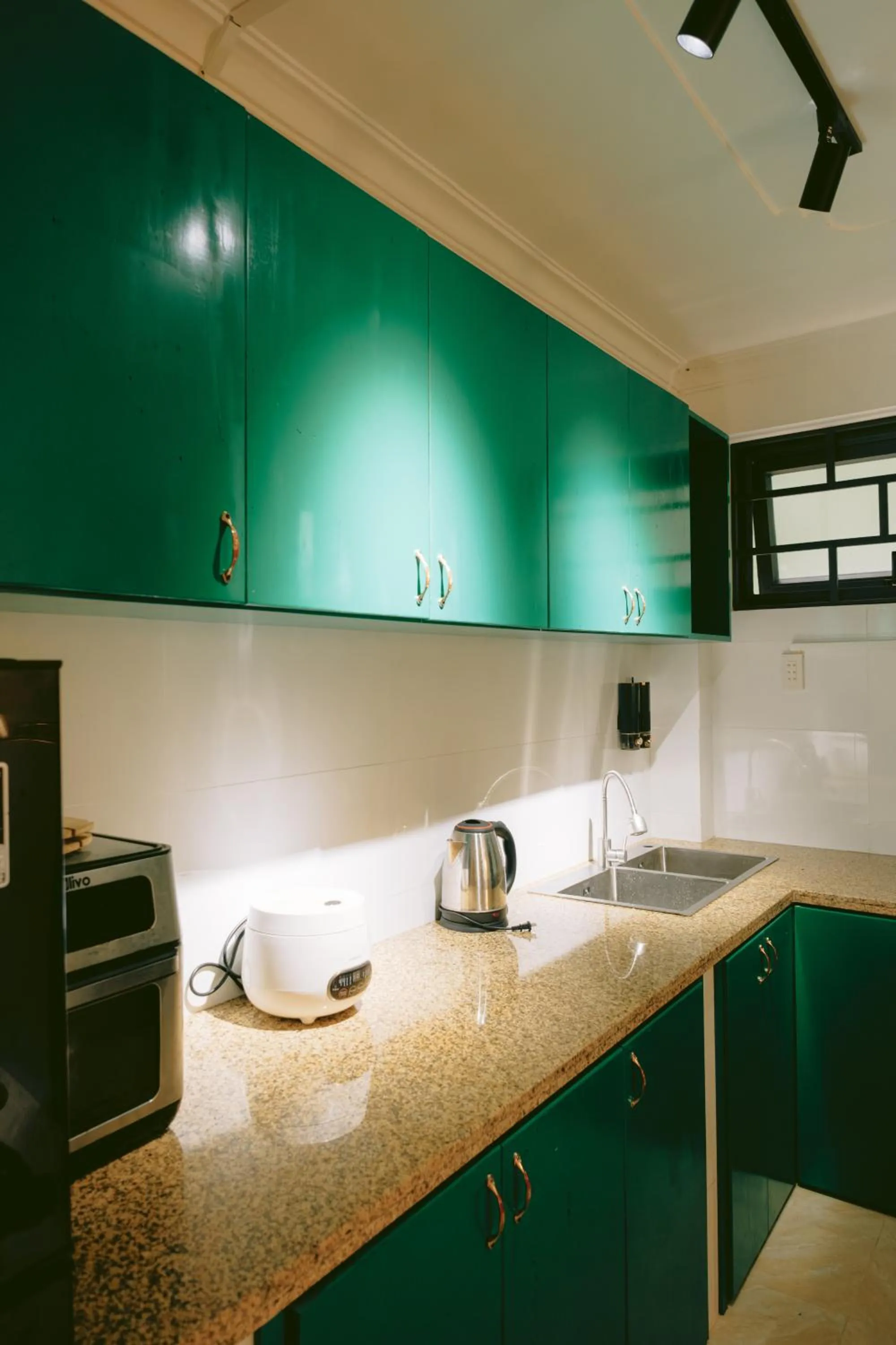 Communal kitchen in De Rivé Homestay 2 - Bến Ninh Kiều