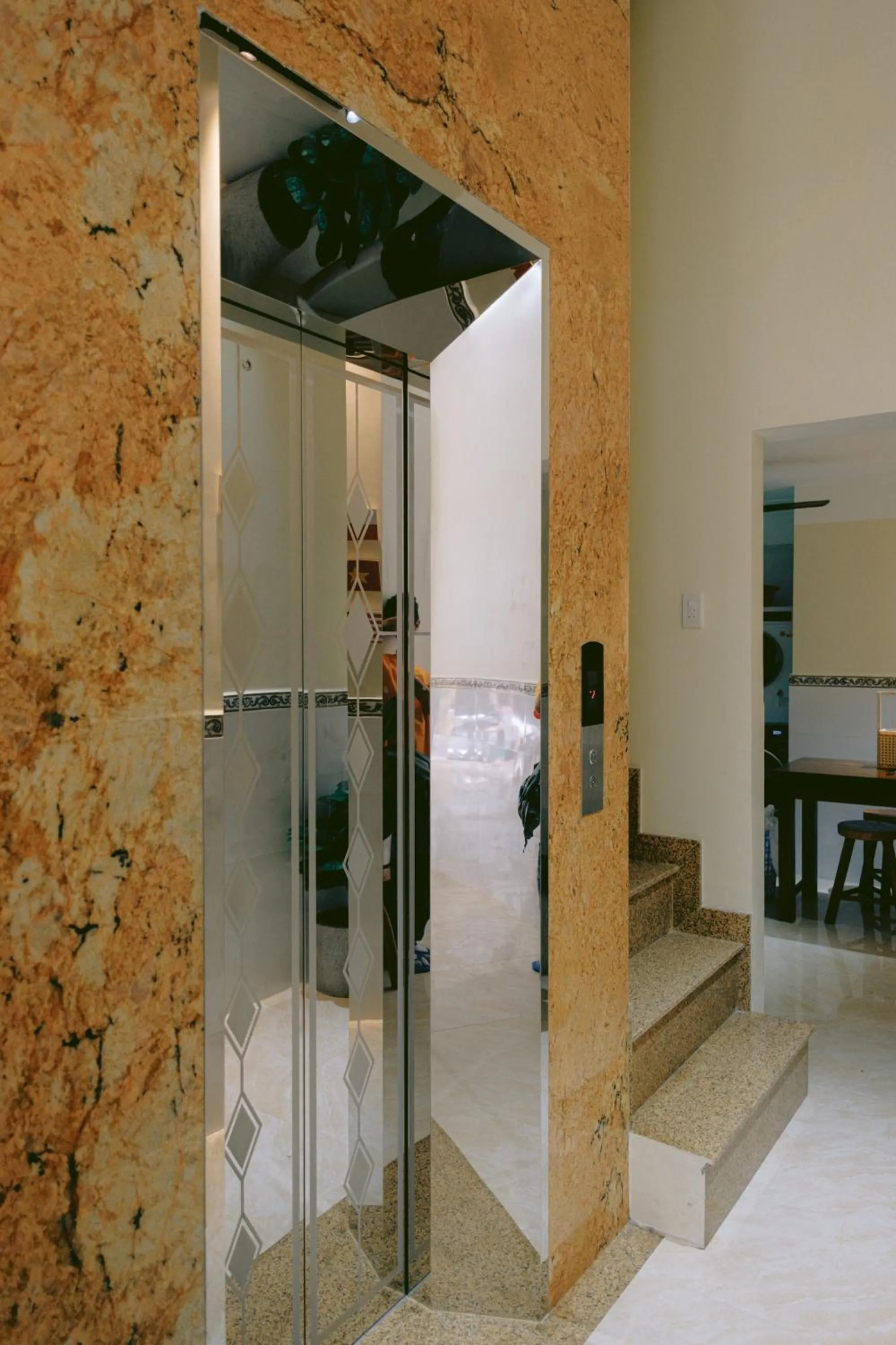 elevator in De Rivé Homestay 2 - Bến Ninh Kiều