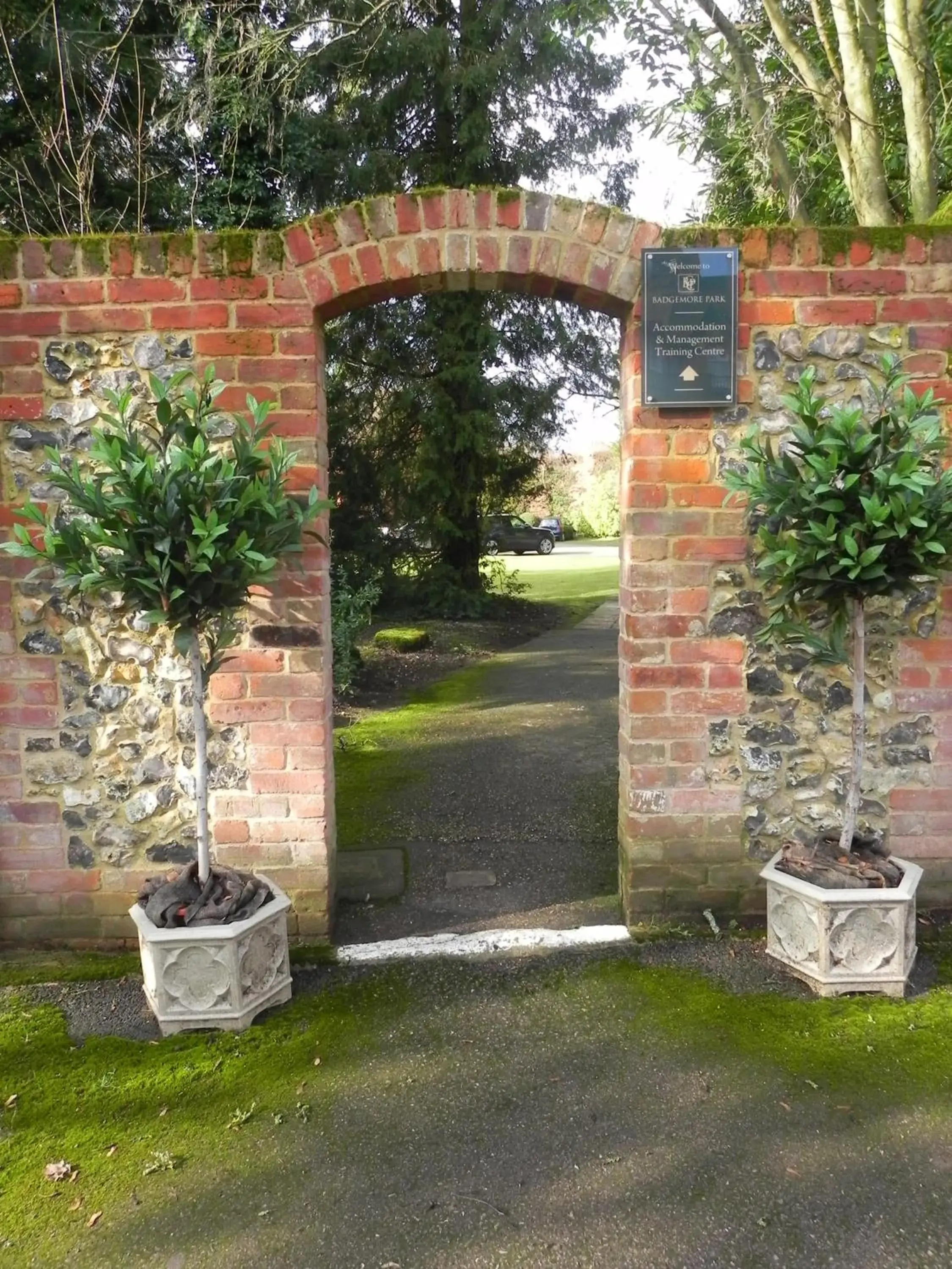 Facade/entrance in Badgemore Park Facade/entrance in Badgemore Park