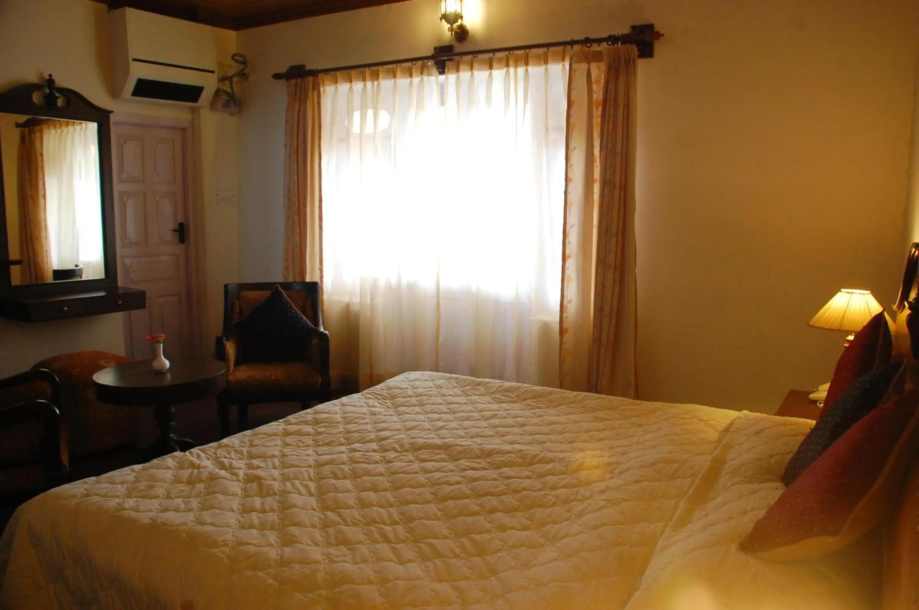 Mountain View Hideaway Room in Tree of Life Grand Oak Manor Binsar Mountain View Hideaway Room in Tree of Life Grand Oak Manor Binsar