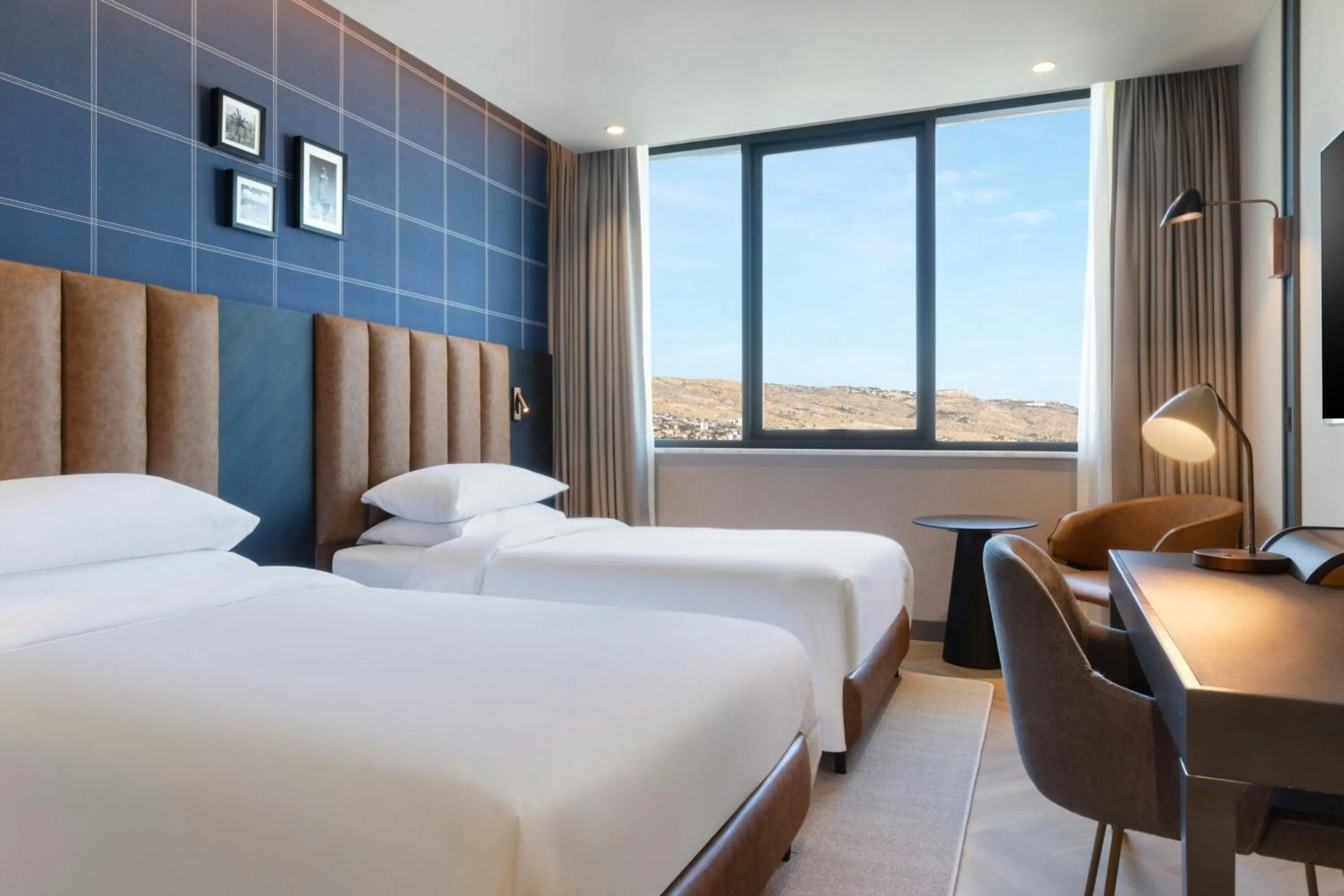 Photo of the whole room, Bed in Four Points by Sheraton Elazig
