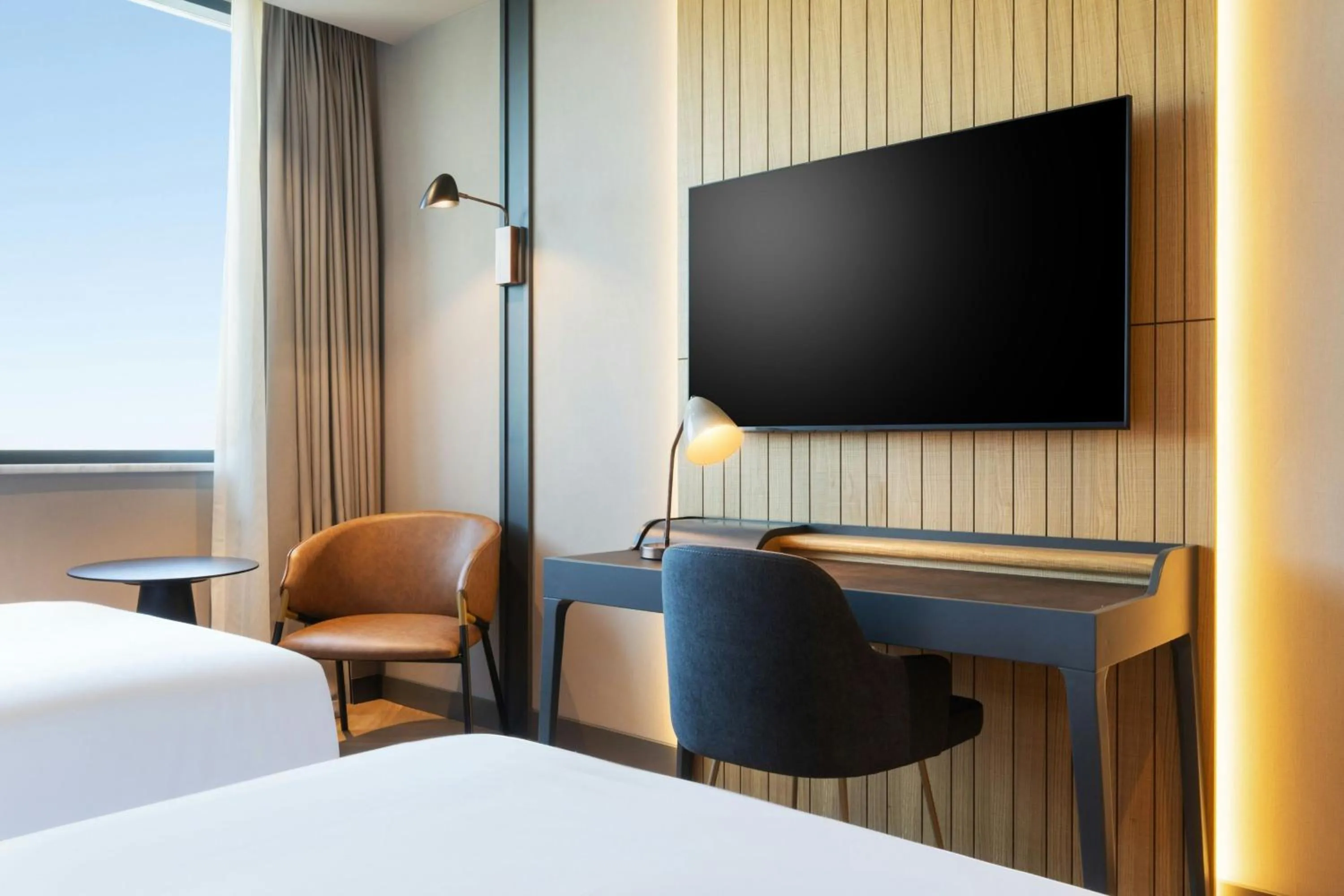 Photo of the whole room, Bed in Four Points by Sheraton Elazig