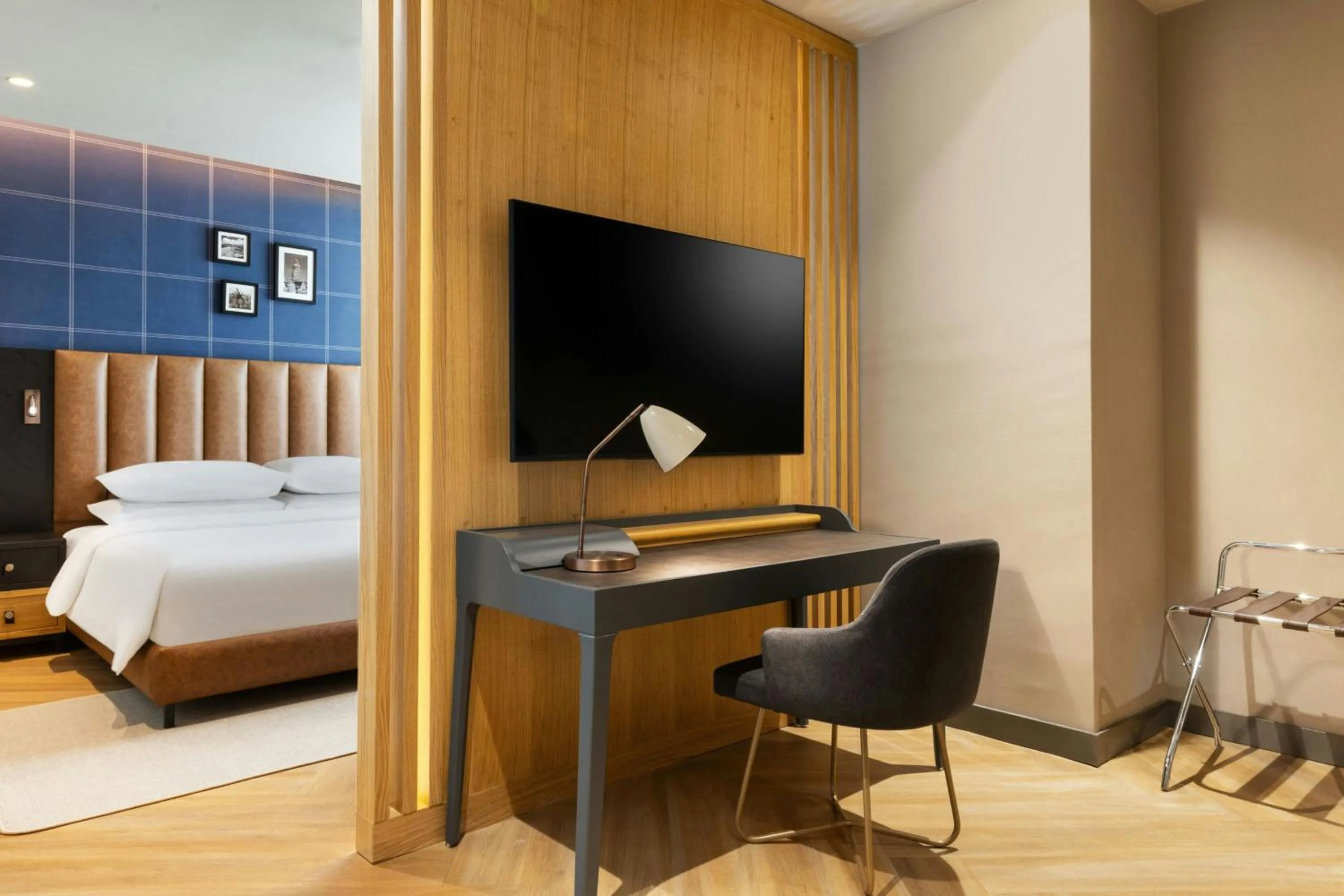 Photo of the whole room, Bed in Four Points by Sheraton Elazig