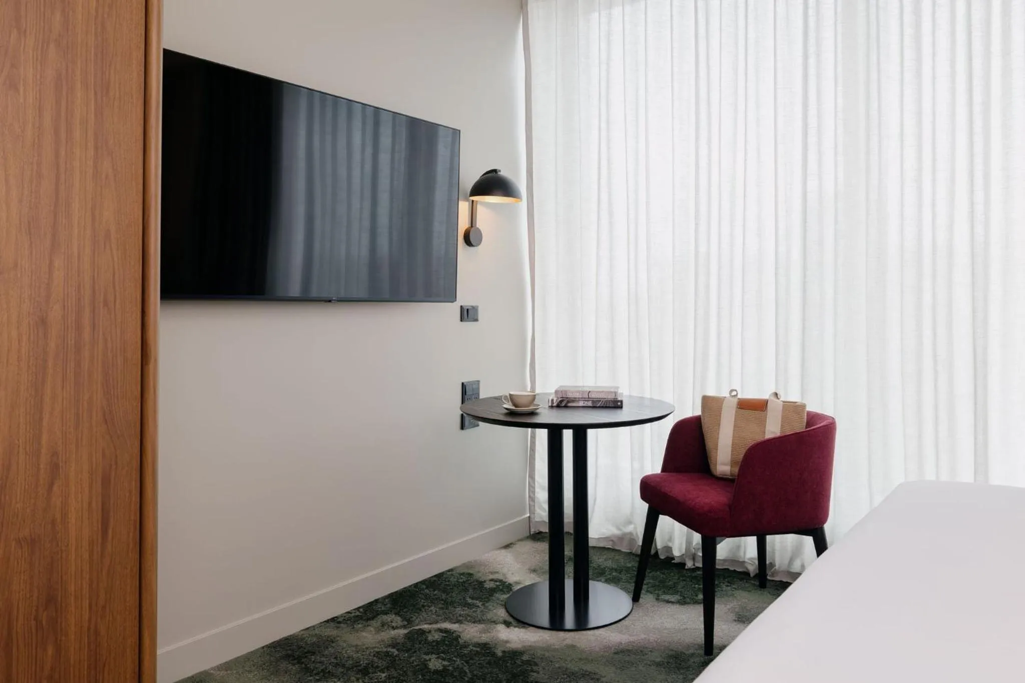 Photo of the whole room, Bed in Crowne Plaza Geelong by IHG