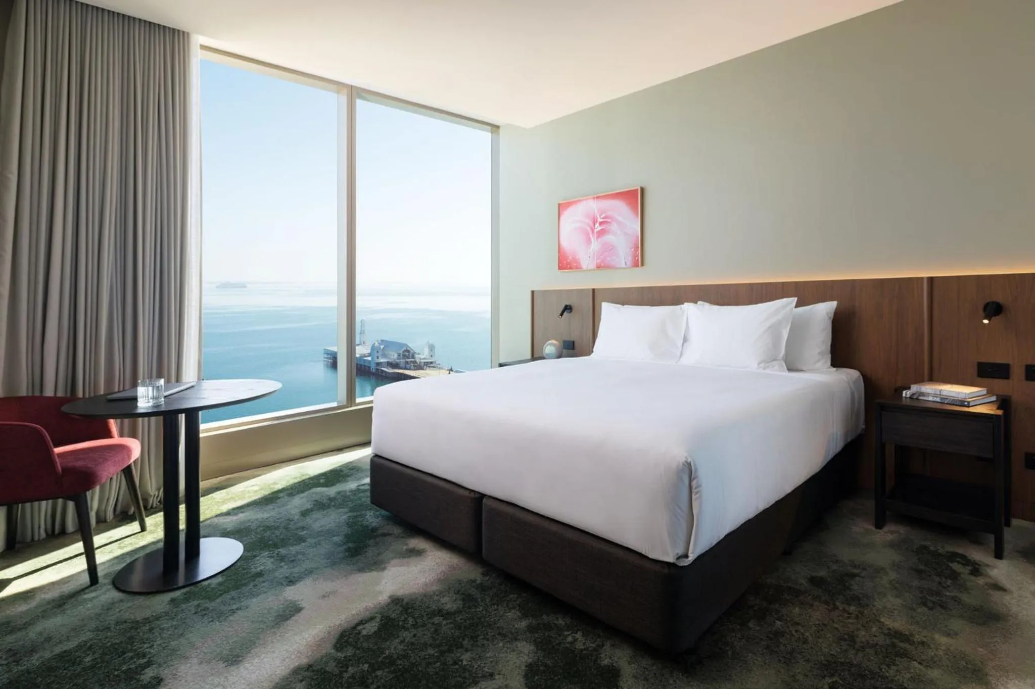 Photo of the whole room, Bed in Crowne Plaza Geelong by IHG