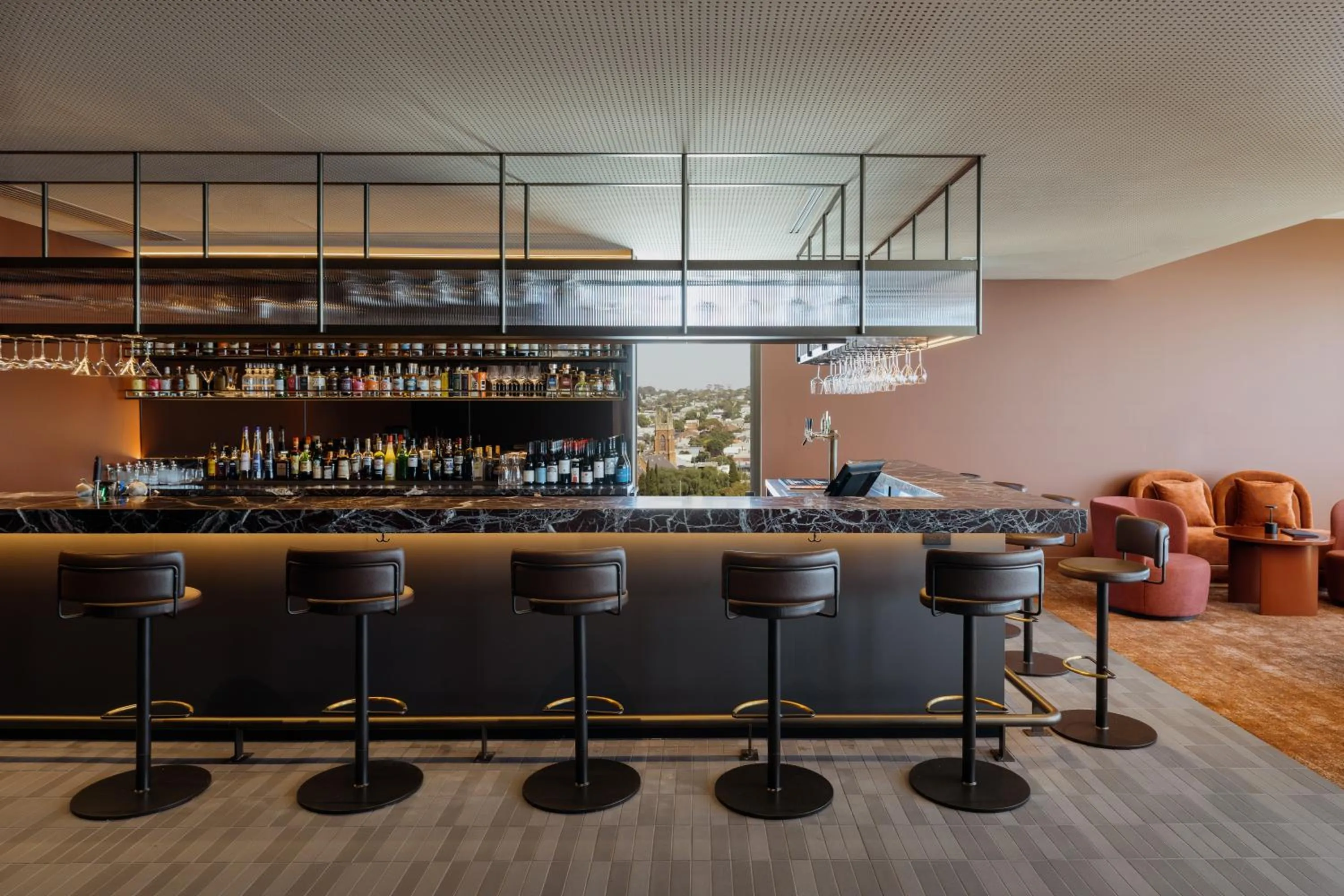 Lounge or bar in Crowne Plaza Geelong by IHG