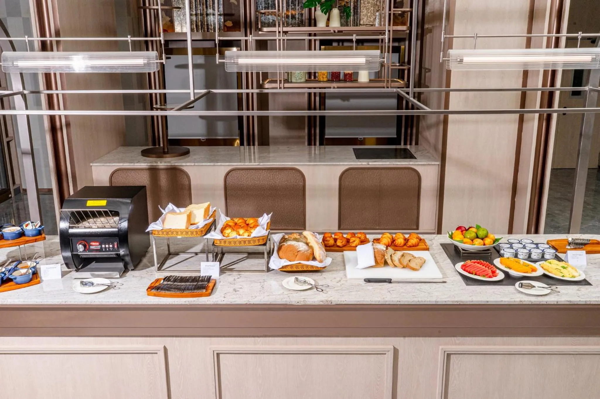 Restaurant/places to eat in Crowne Plaza Labuan Bajo by IHG