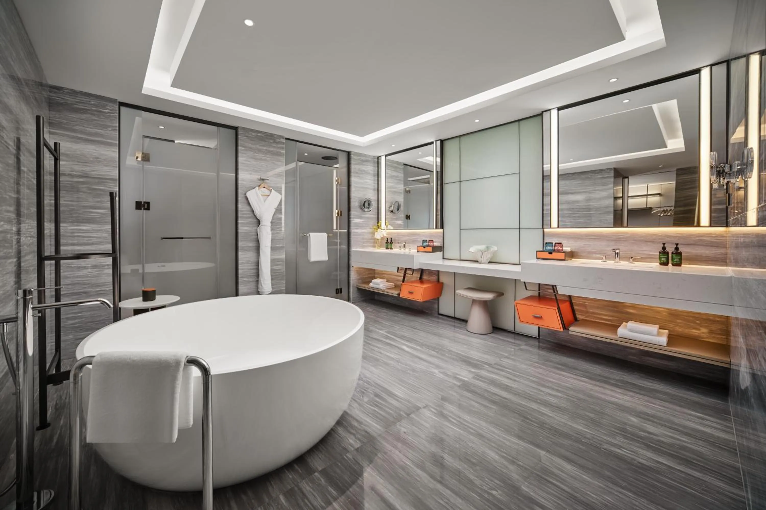 Bathroom in Crowne Plaza Zhongshan Torch High-tech Zone by IHG
