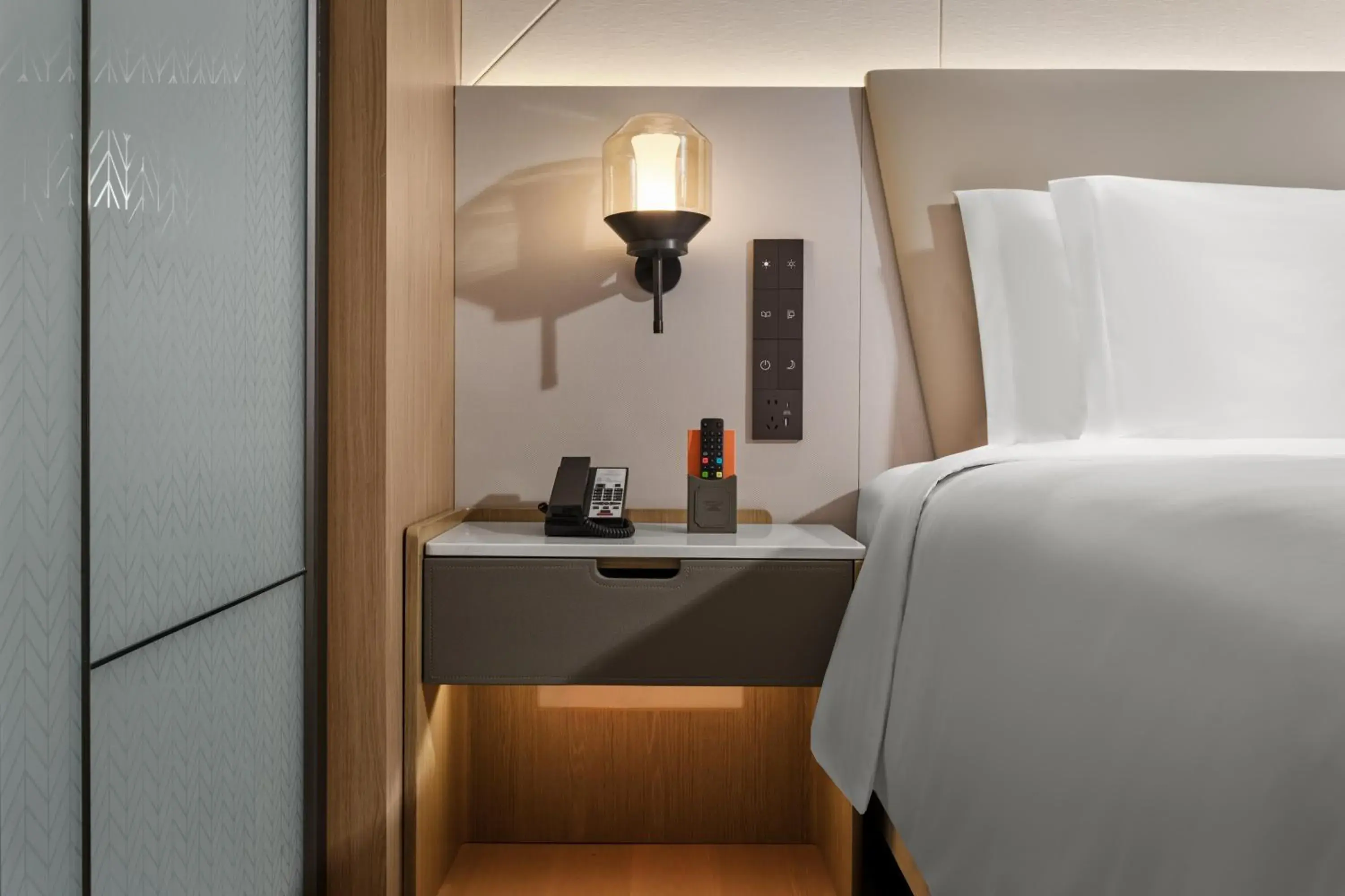 Standard Twin Room - Lounge Access in Crowne Plaza Zhongshan Torch High-tech Zone by IHG Standard Twin Room - Lounge Access in Crowne Plaza Zhongshan Torch High-tech Zone by IHG
