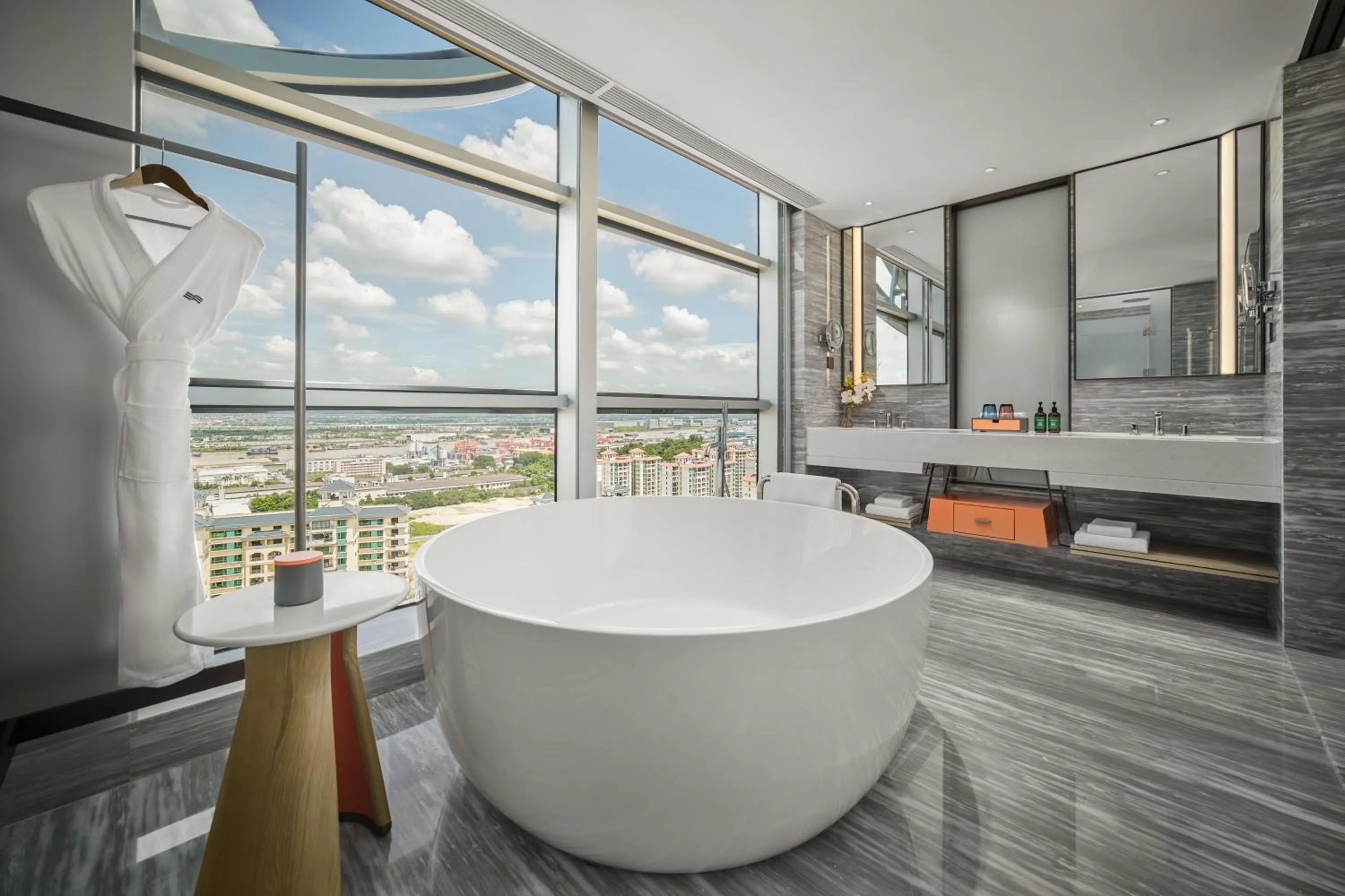 Bathroom in Crowne Plaza Zhongshan Torch High-tech Zone by IHG