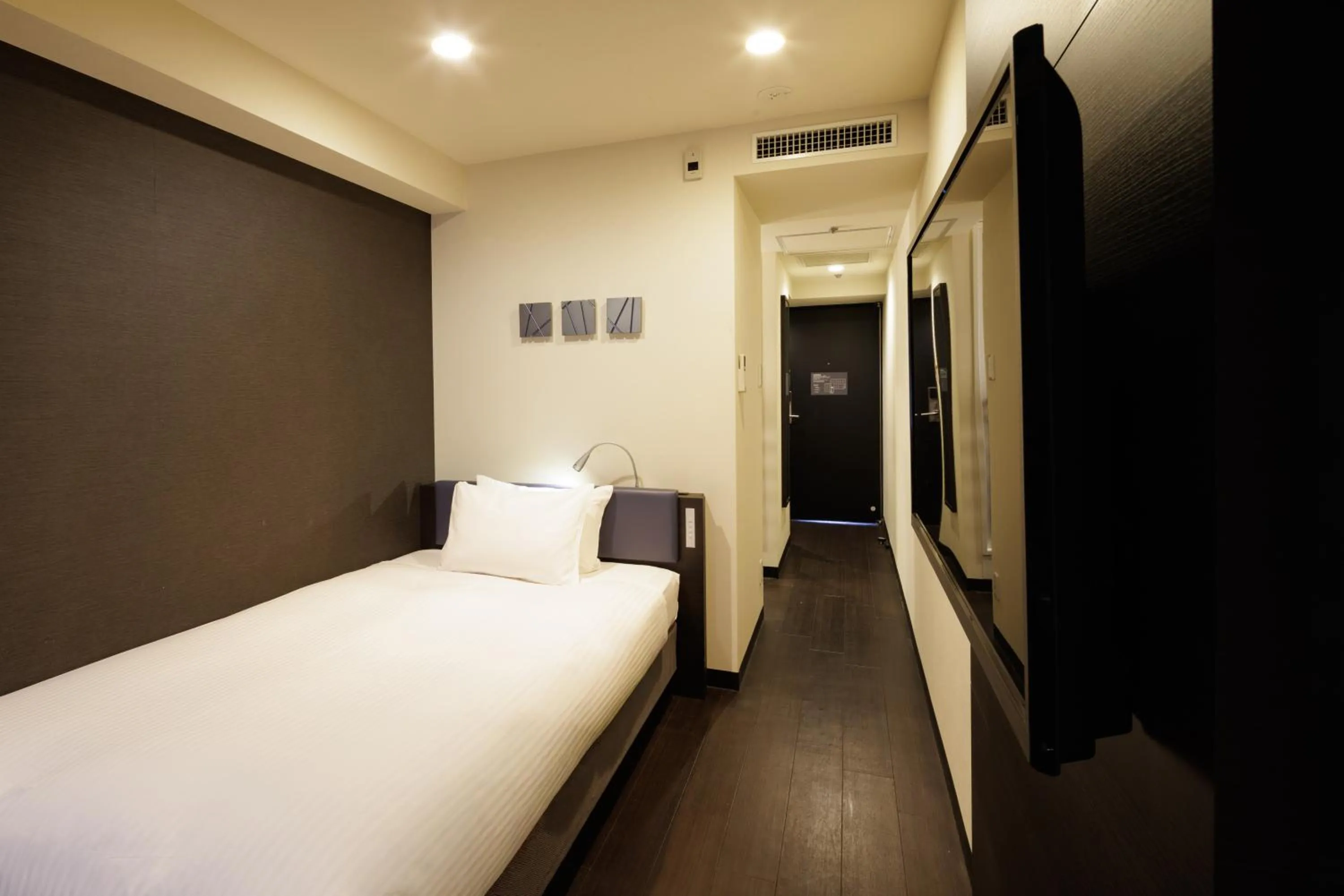 Photo of the whole room, Bed in HOTEL AMANEK Osaka Namba