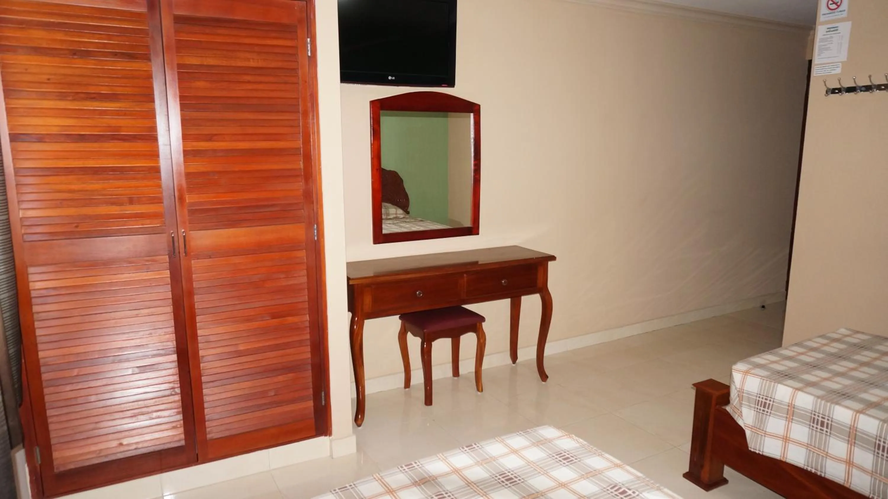 TV and multimedia, Bed in Residencial El Amanecer