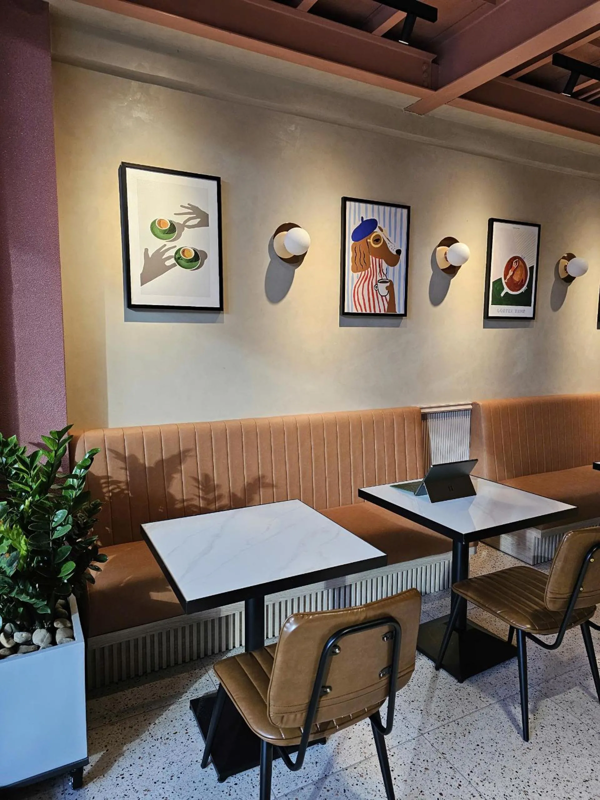 Restaurant/places to eat in Aizen Stay - District 1