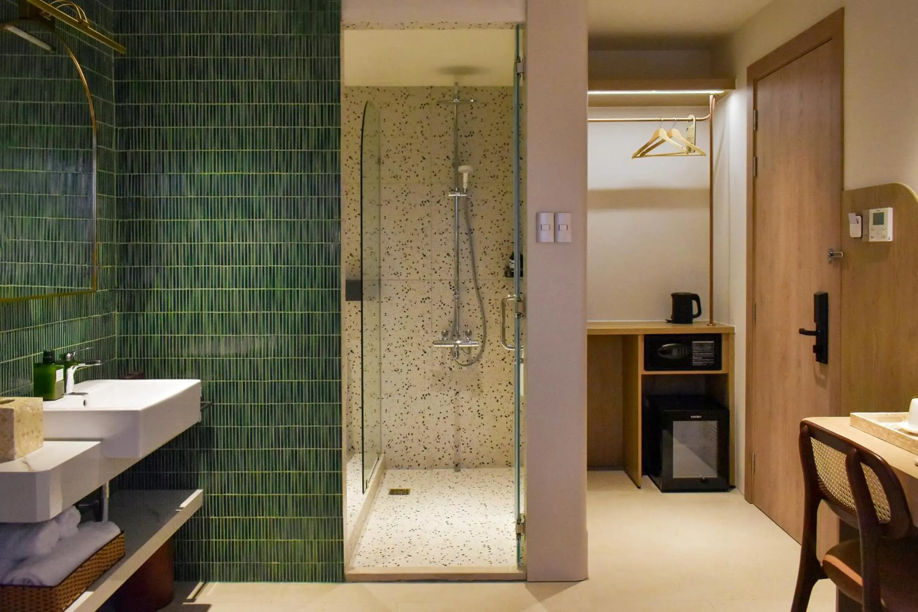 Superior Queen Room in Aizen Stay - District 1 Superior Queen Room in Aizen Stay - District 1