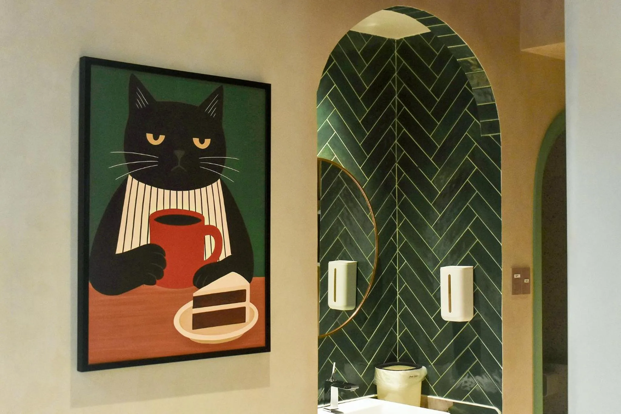 Decorative detail in Aizen Stay - District 1