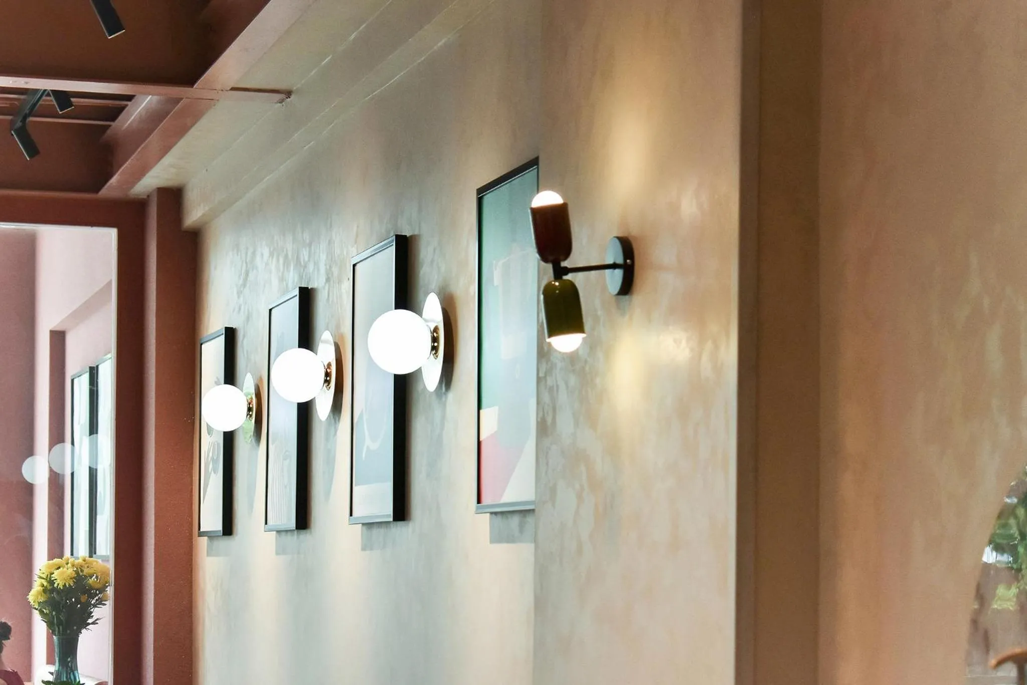 Decorative detail in Aizen Stay - District 1