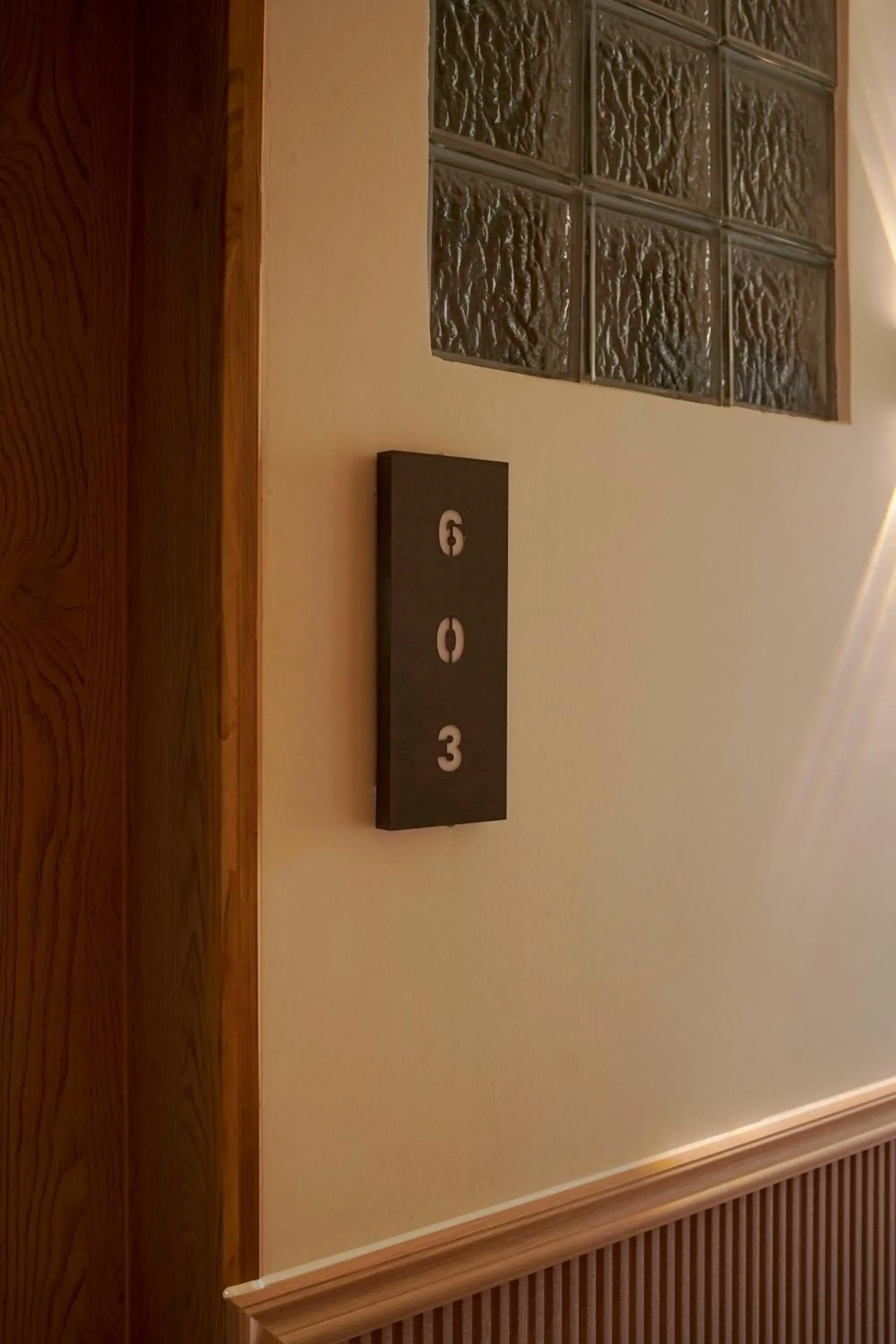 Decorative detail in Aizen Stay - District 1