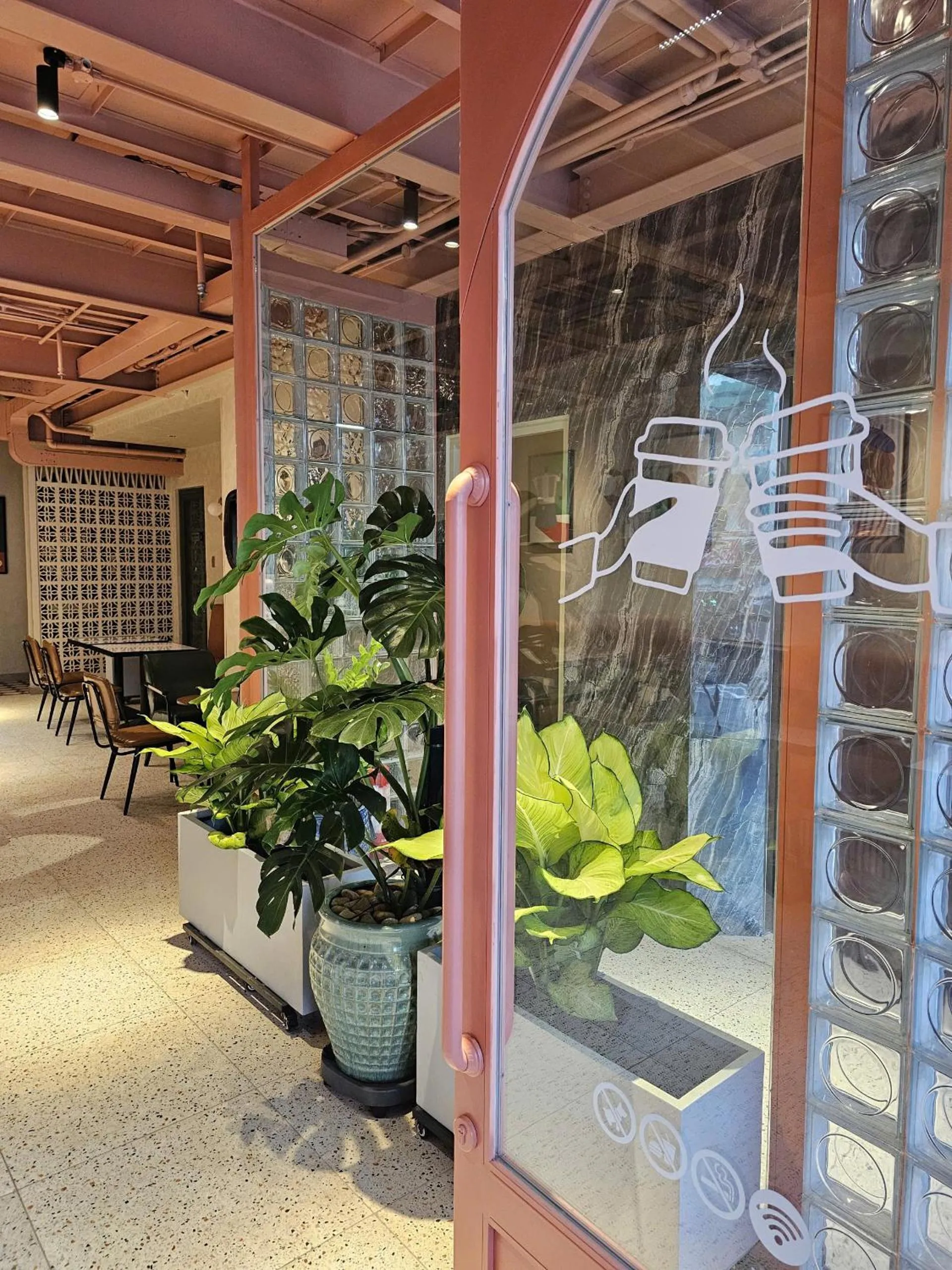 Restaurant/places to eat in Aizen Stay - District 1