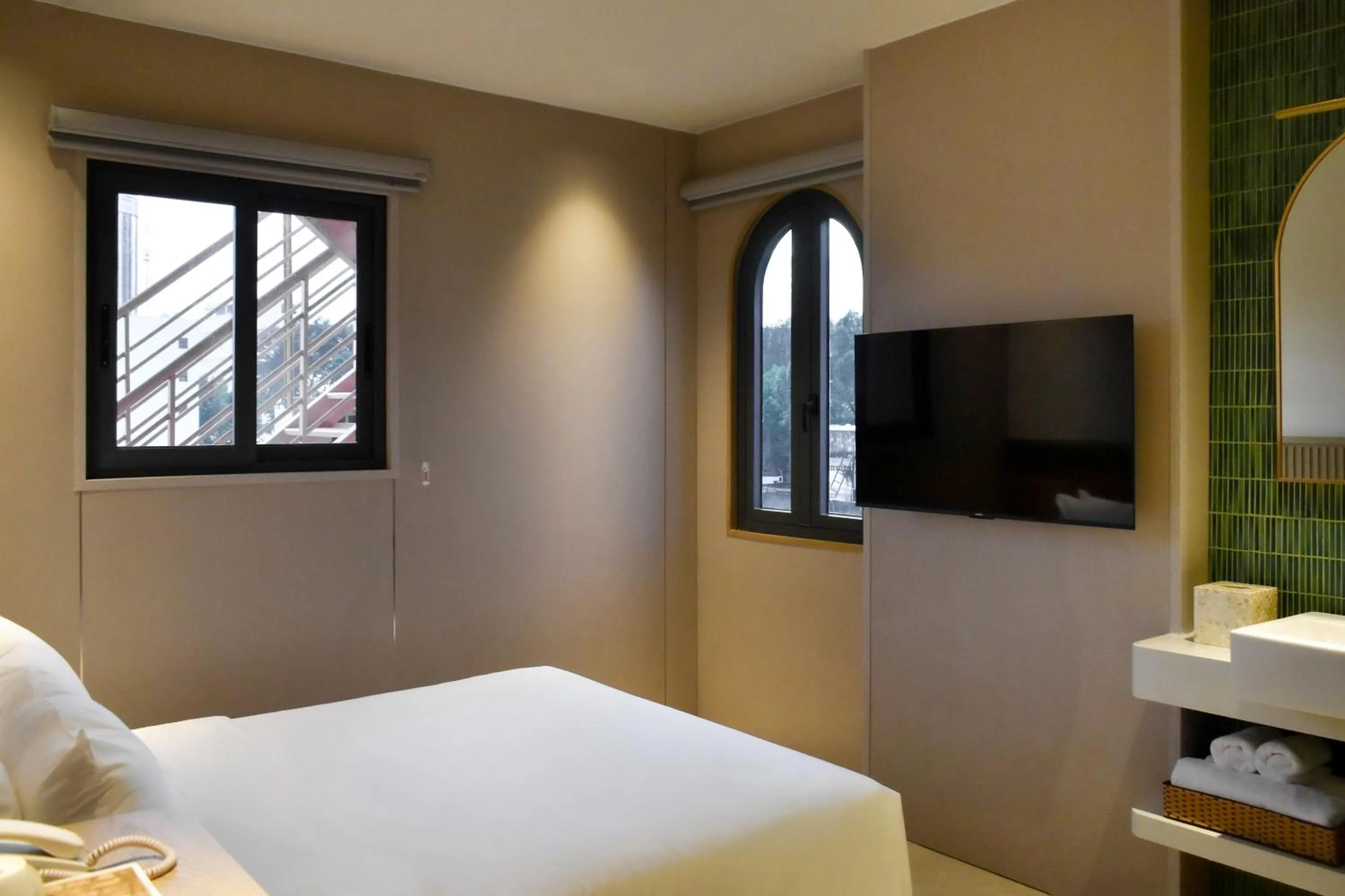 Communal lounge/ TV room, Bed in Aizen Stay - District 1