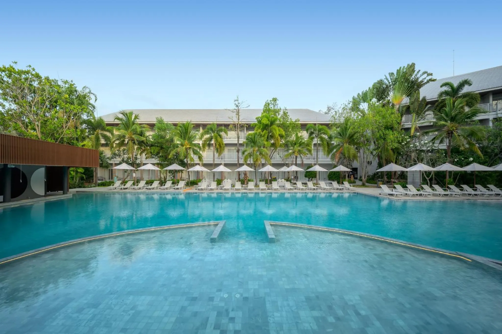 Swimming pool in Centara Karon Villas Phuket