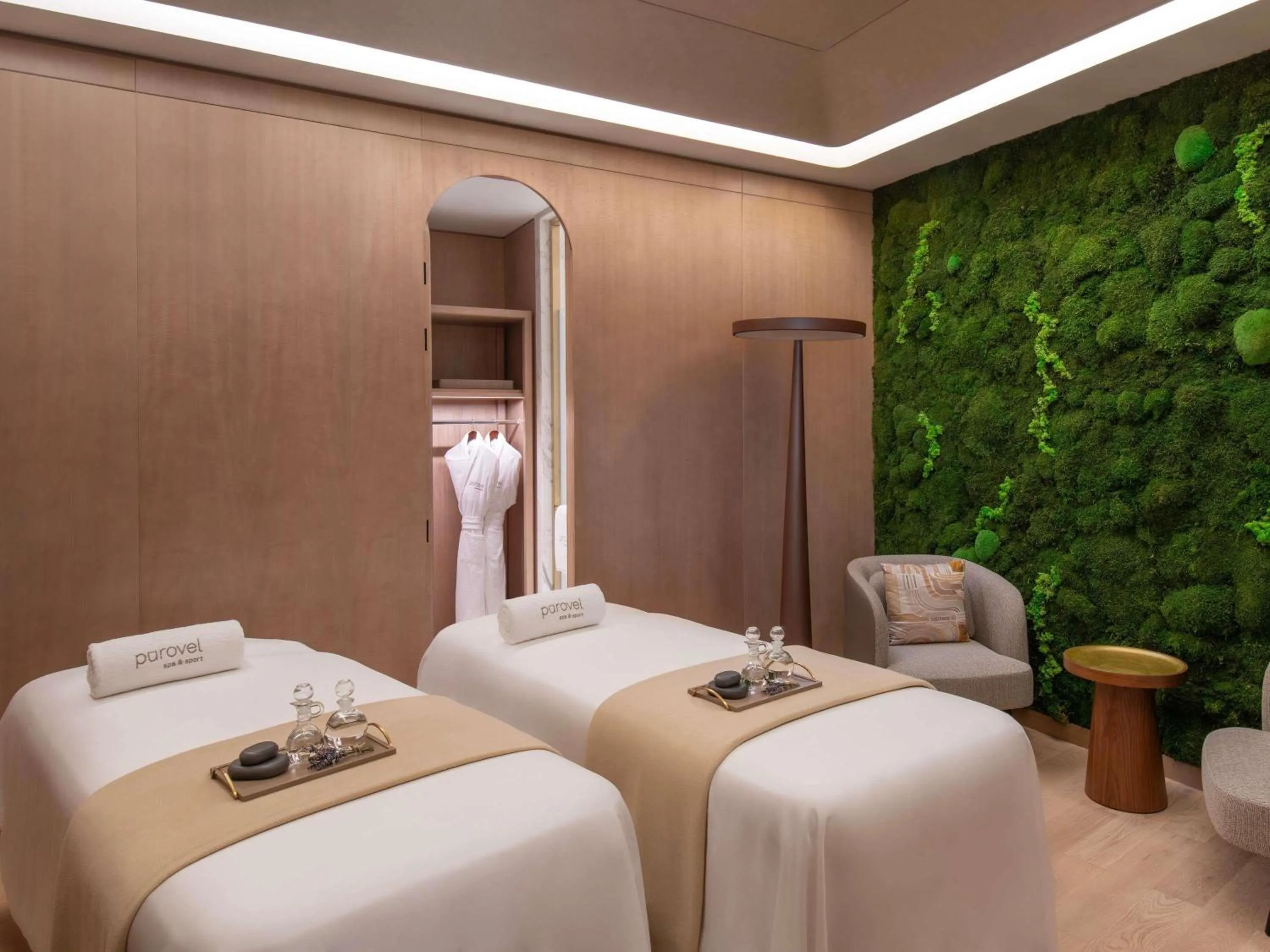 Spa and wellness centre/facilities, Bed in Swissôtel Corniche Park Towers Doha