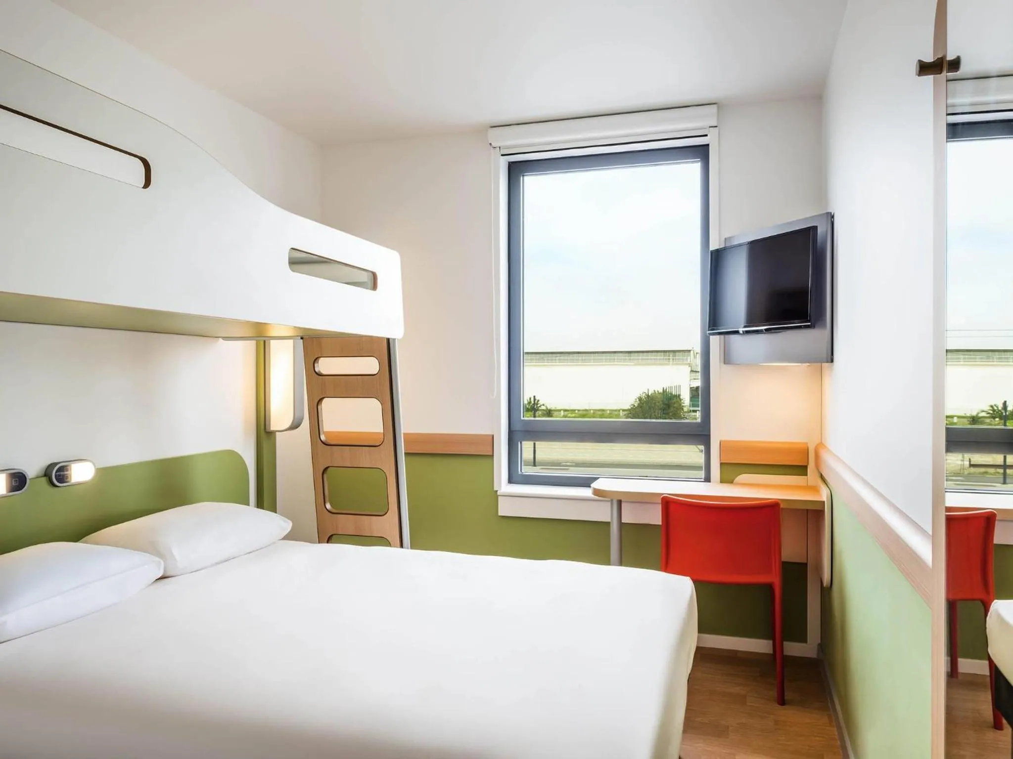 Bedroom, Bed in ibis budget Paris Coeur d'Orly Airport