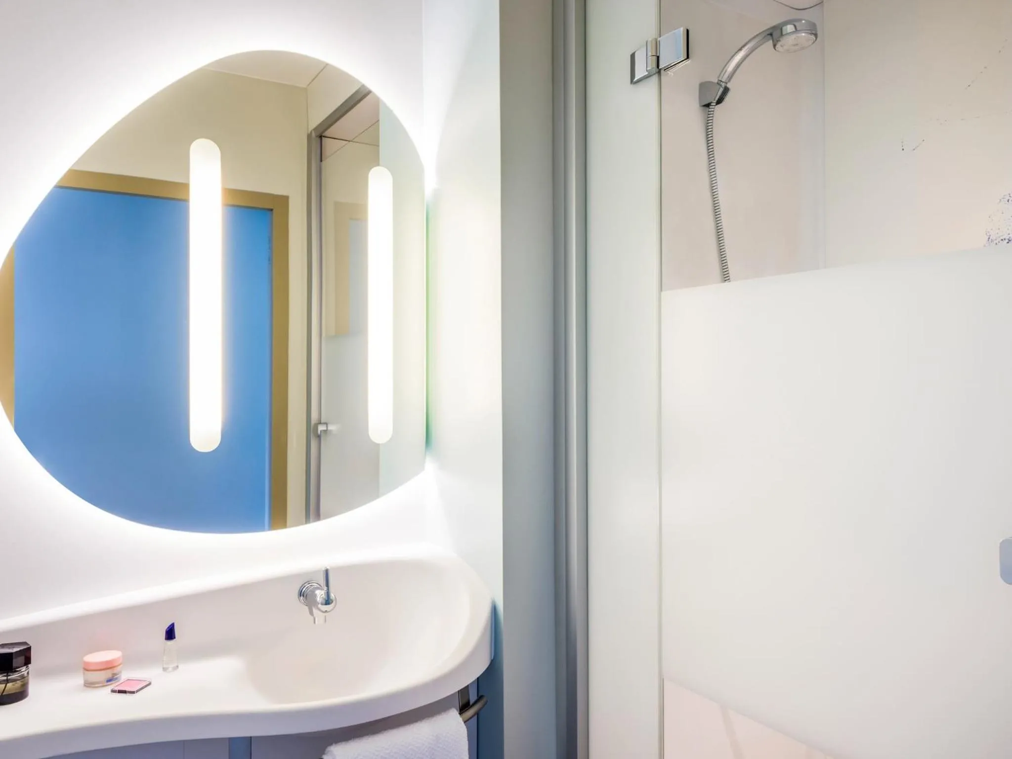 Shower in ibis budget Paris Coeur d'Orly Airport
