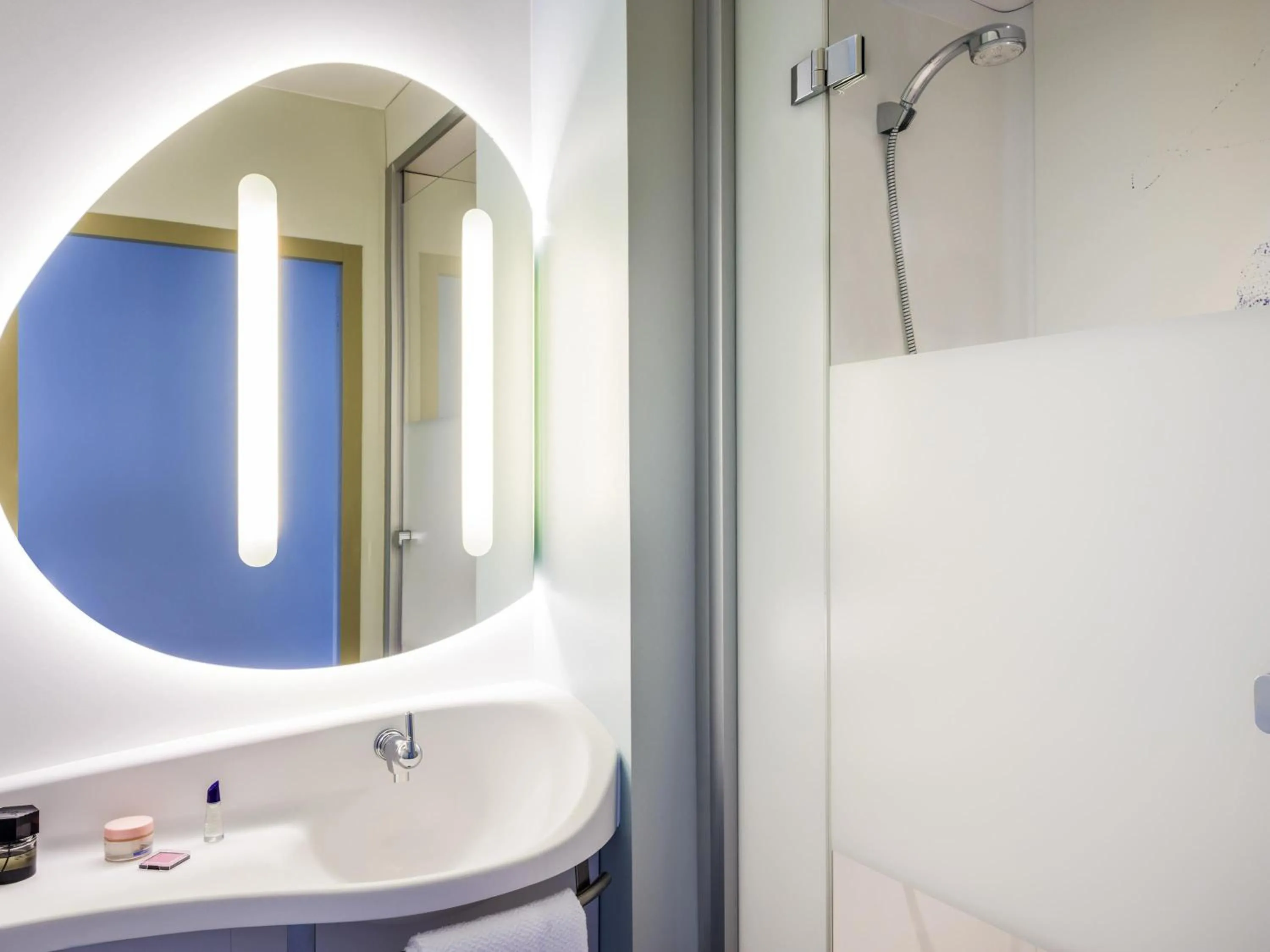 Bedroom in ibis budget Paris Coeur d'Orly Airport