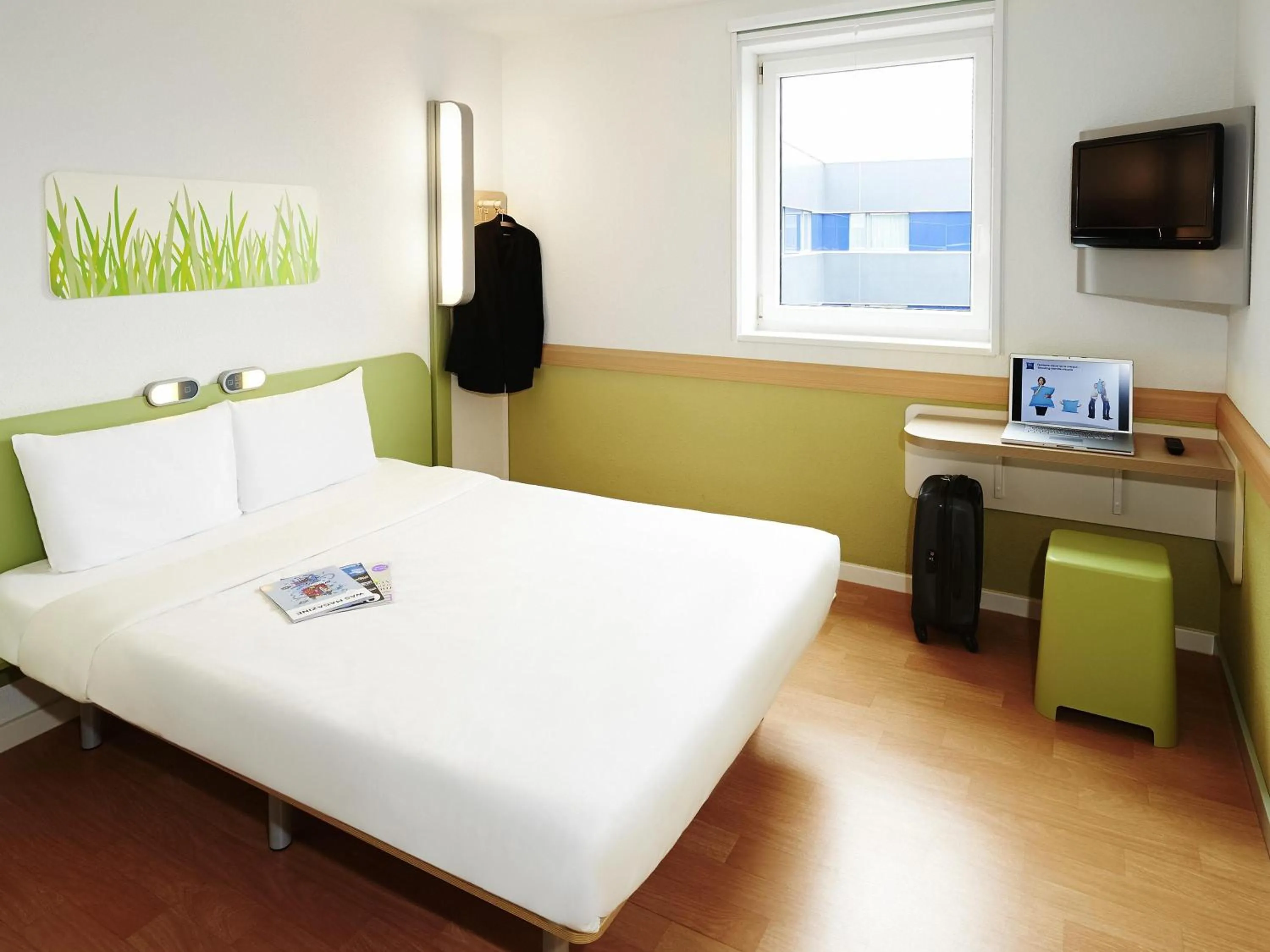 Bedroom, Bed in ibis budget Paris Coeur d'Orly Airport
