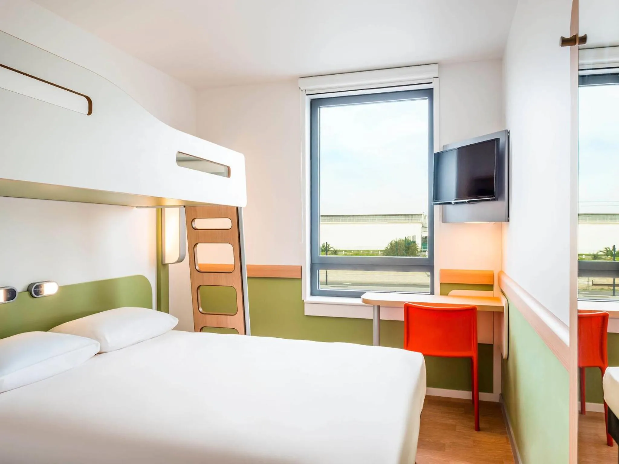 Bedroom, Bed in ibis budget Paris Coeur d'Orly Airport