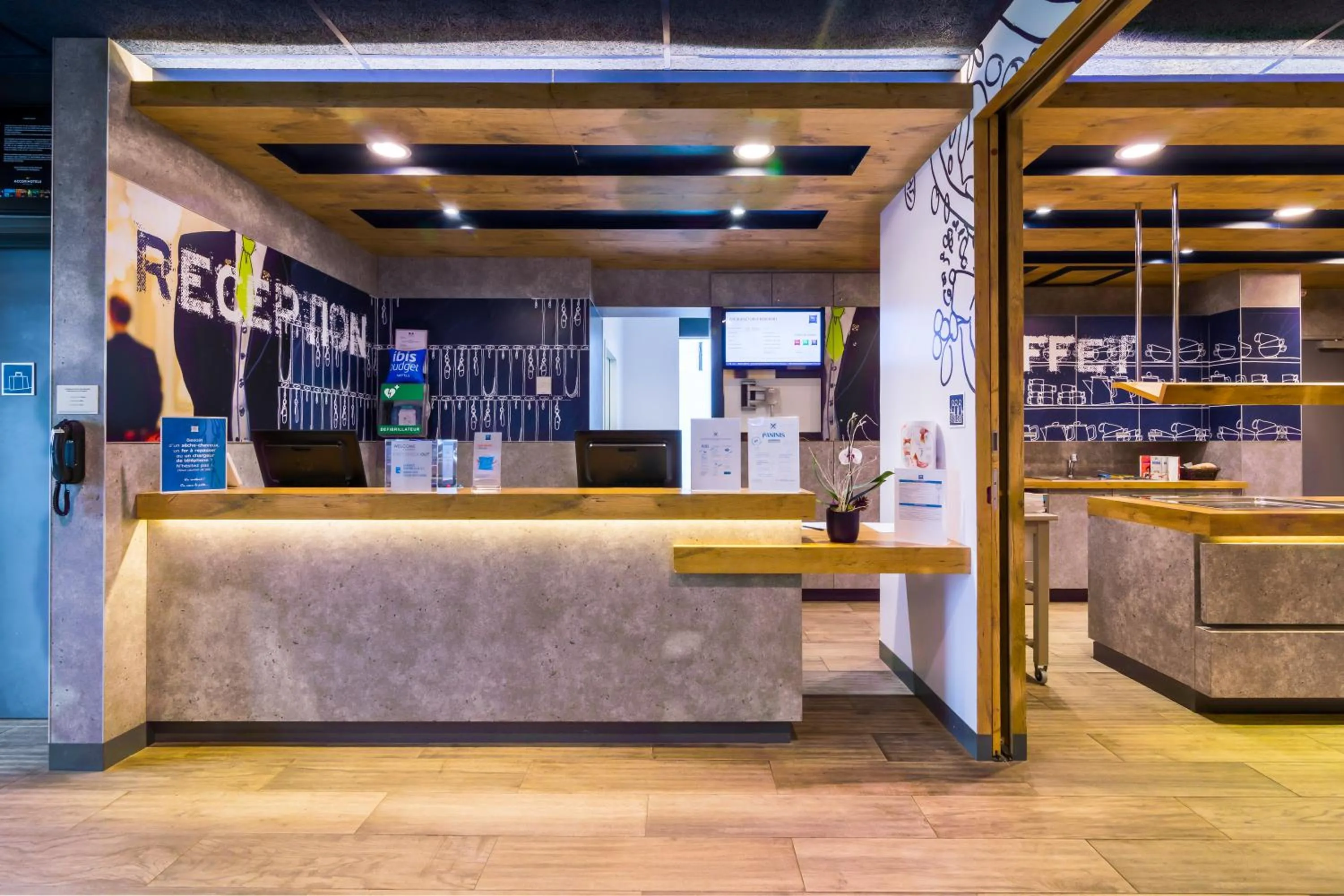 Lobby or reception in ibis budget Paris Coeur d'Orly Airport