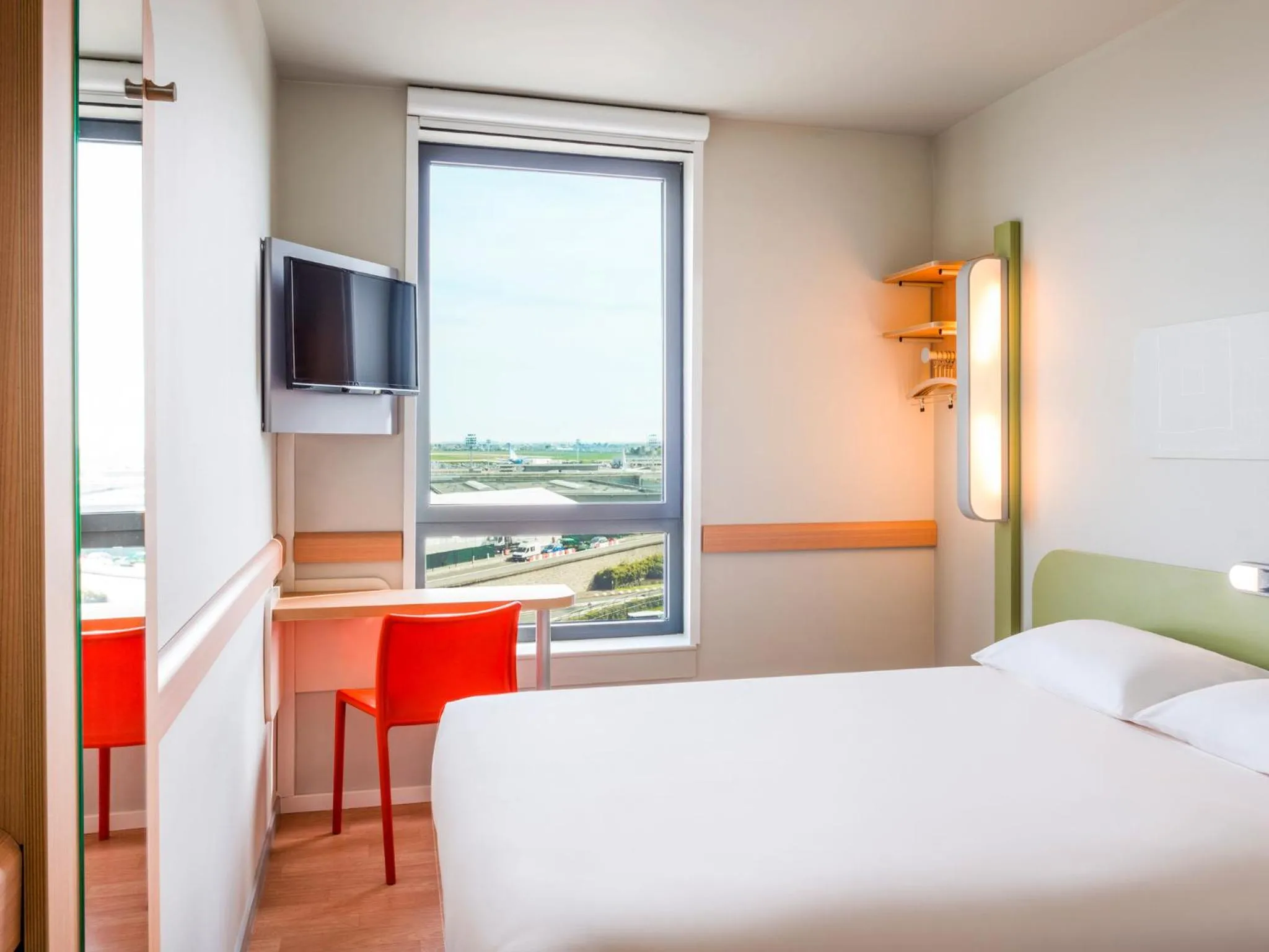 Bed in ibis budget Paris Coeur d'Orly Airport