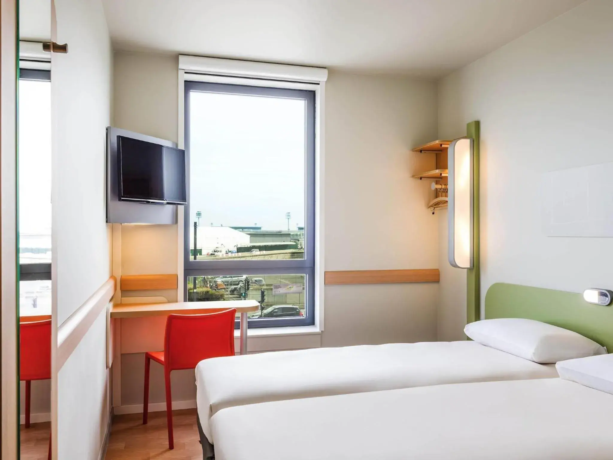 Twin Room in ibis budget Paris Coeur d'Orly Airport Twin Room in ibis budget Paris Coeur d'Orly Airport