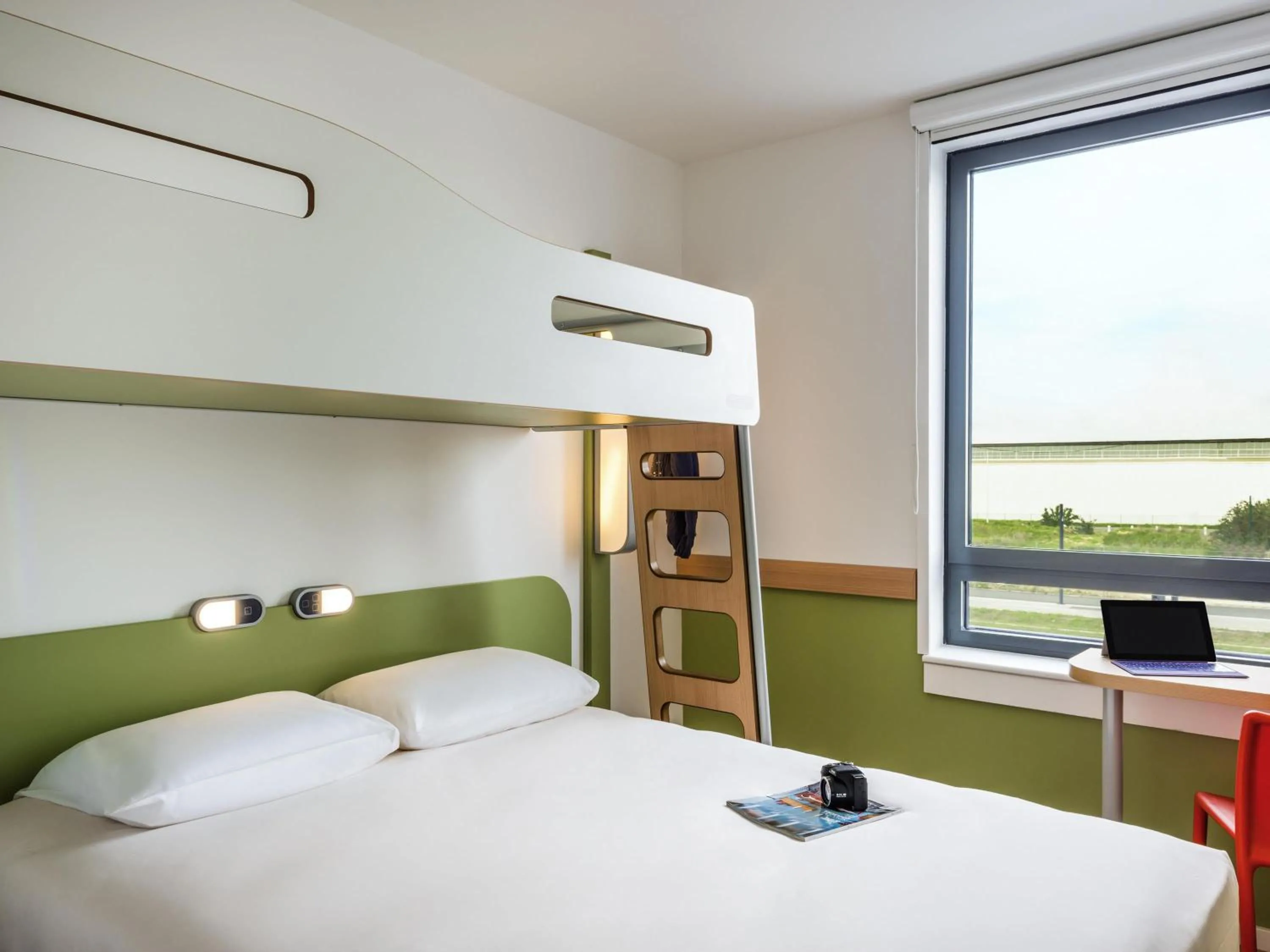 Bedroom, Bed in ibis budget Paris Coeur d'Orly Airport