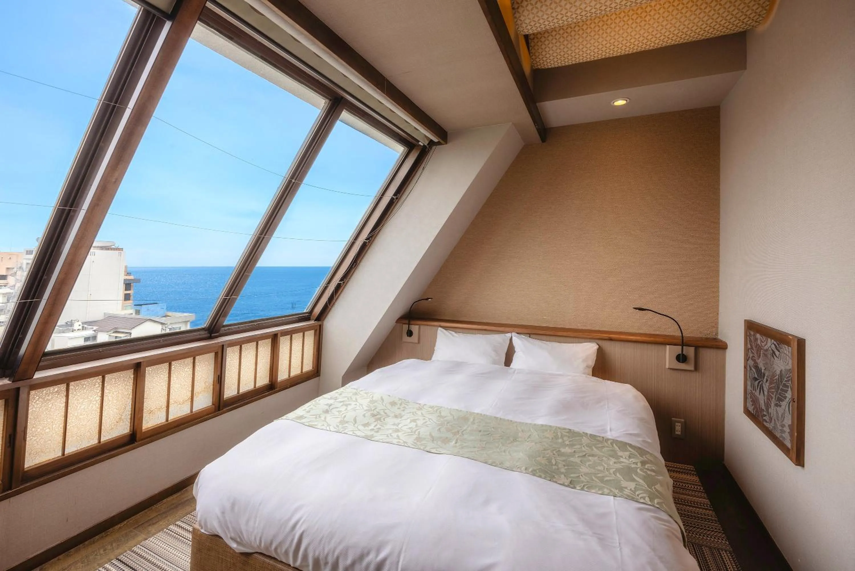 Photo of the whole room, Bed in Shinyu no Yado SAZANA