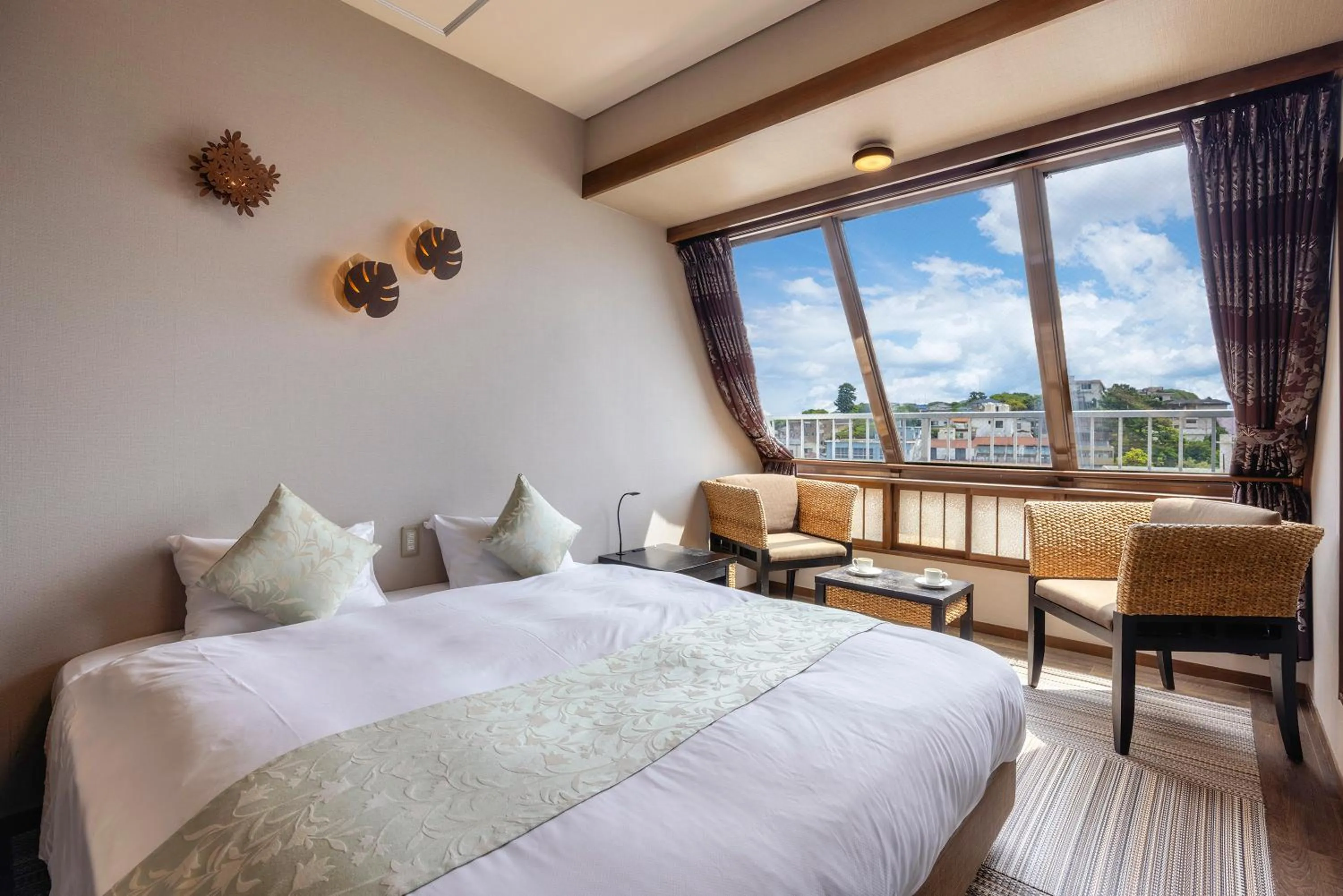 Photo of the whole room, Bed in Shinyu no Yado SAZANA