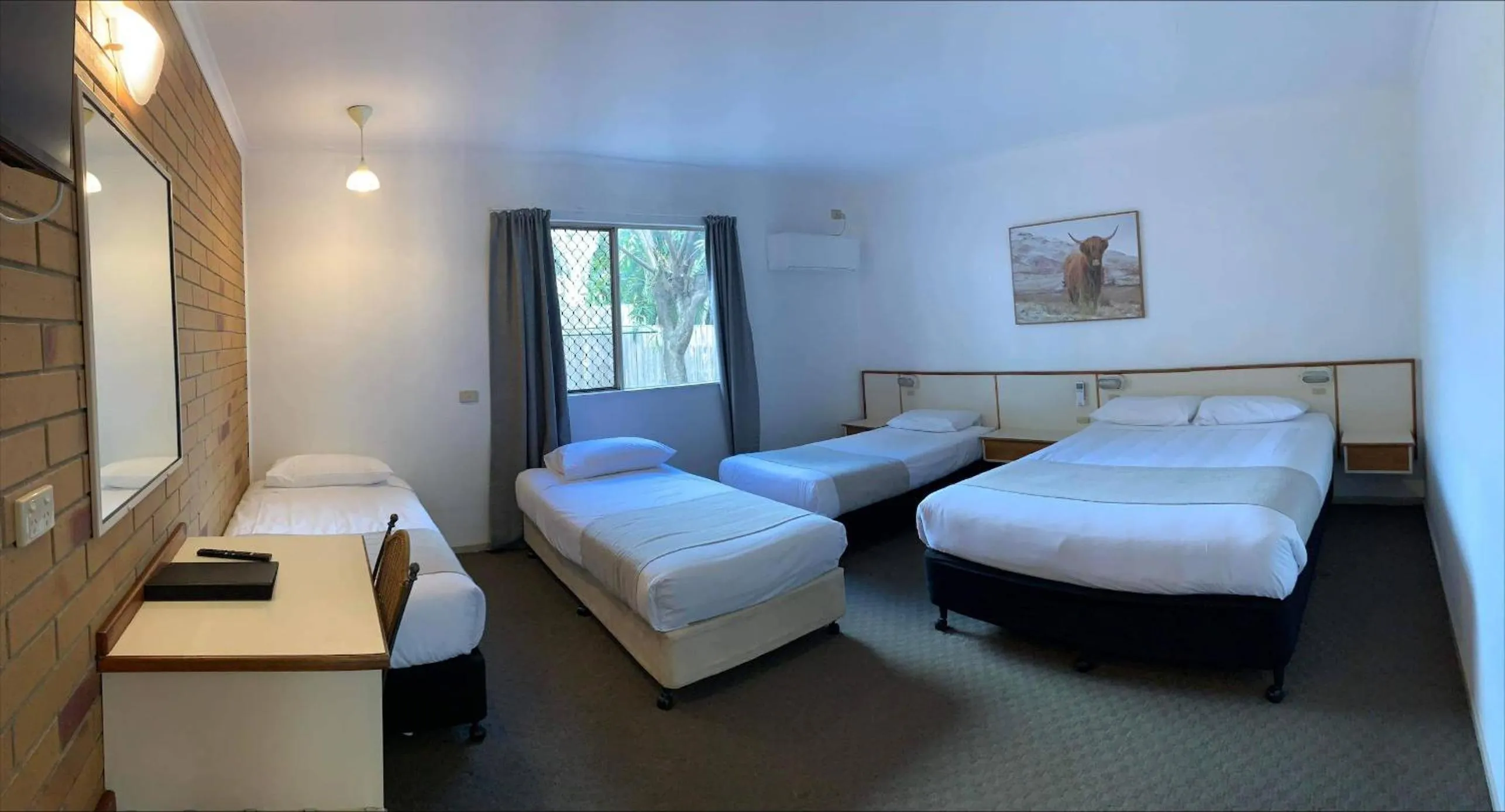 Bed in Wild Scotsman Motor Inn Gin Gin QLD