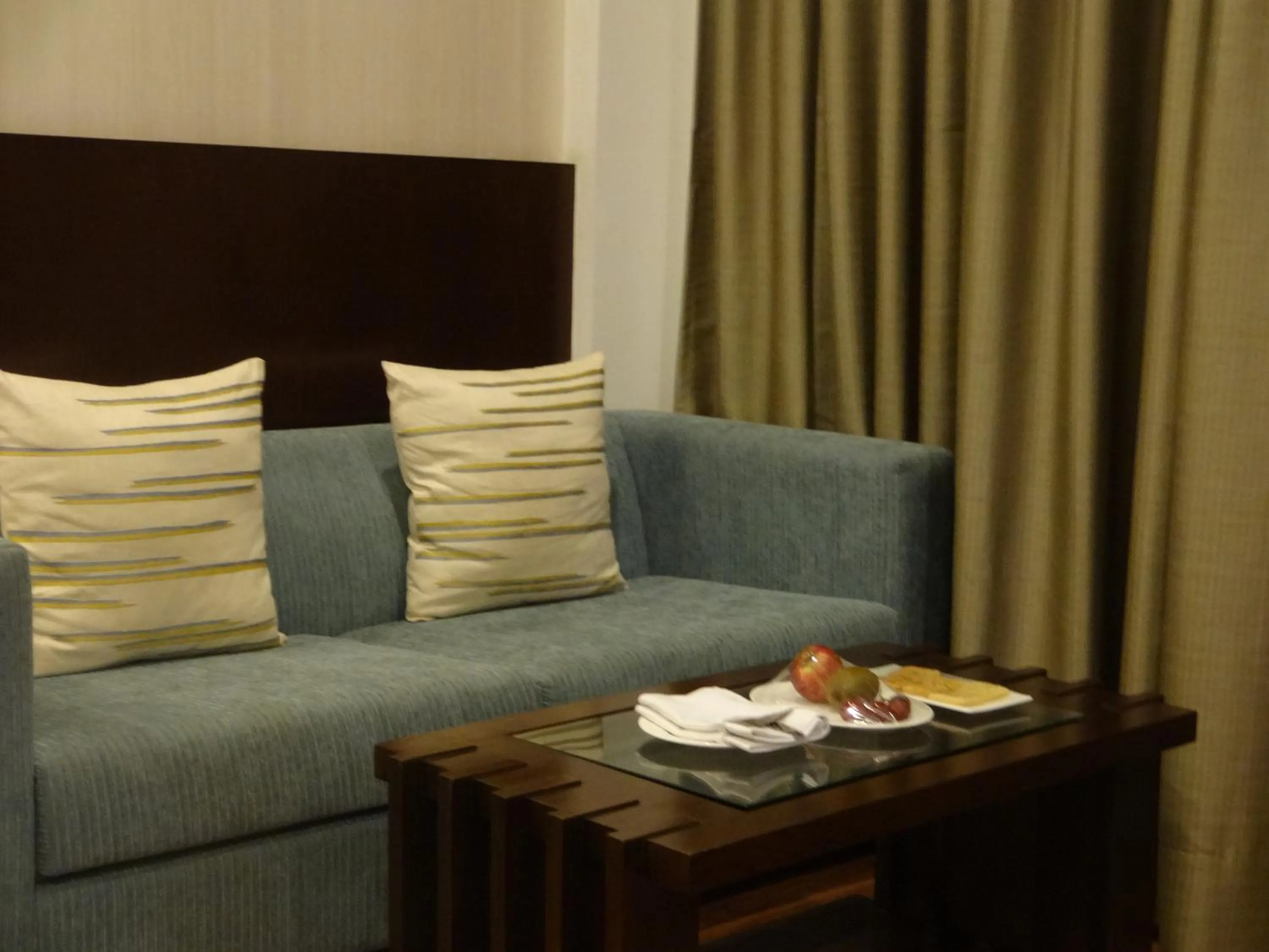 Seating area in Fortune Park Orange, Sidhrawali, Gurugram - Member ITC Hotels' Group