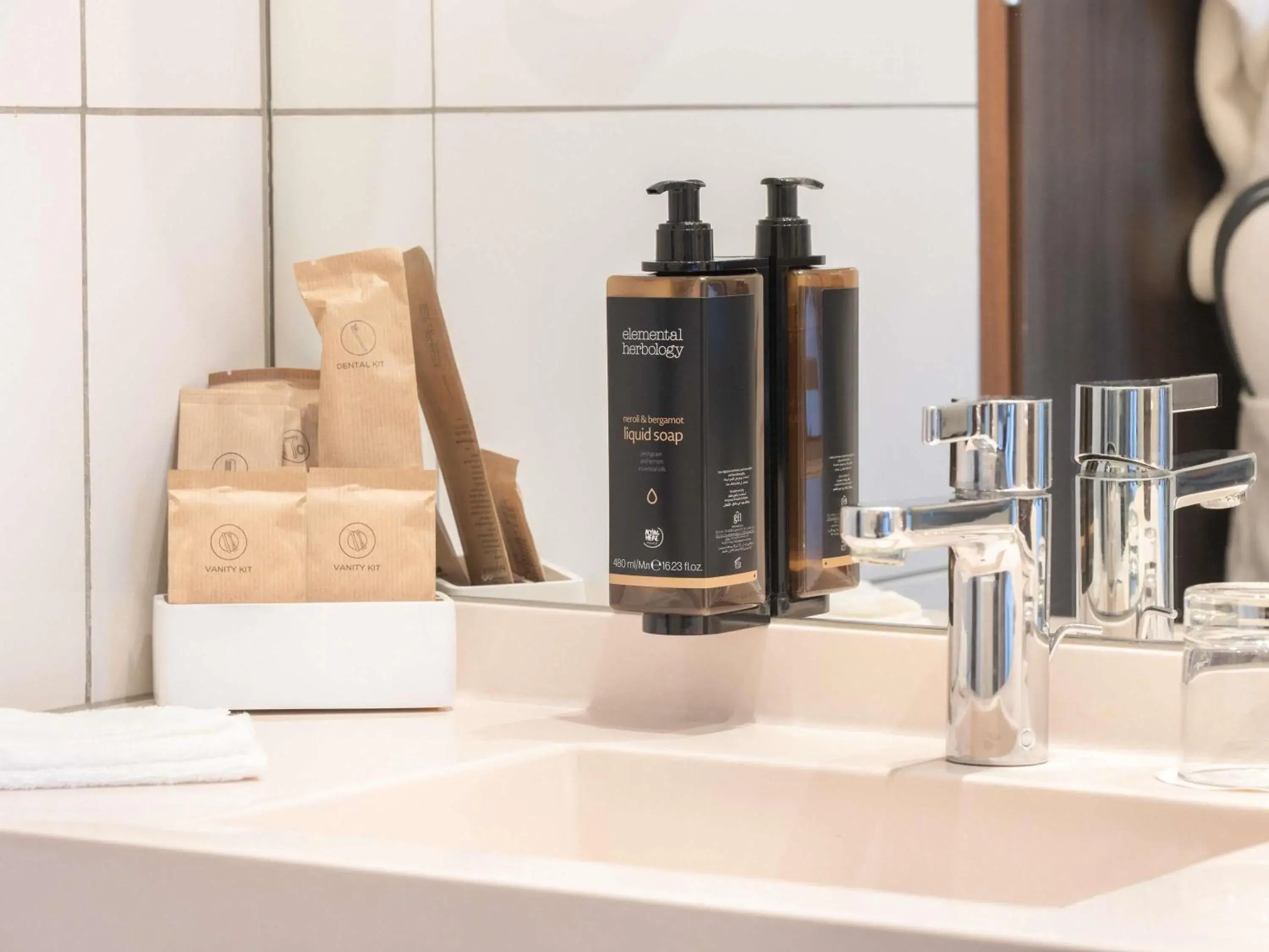 Junior Queen Suite in Mercure Warszawa Grand Junior Queen Suite in Mercure Warszawa Grand