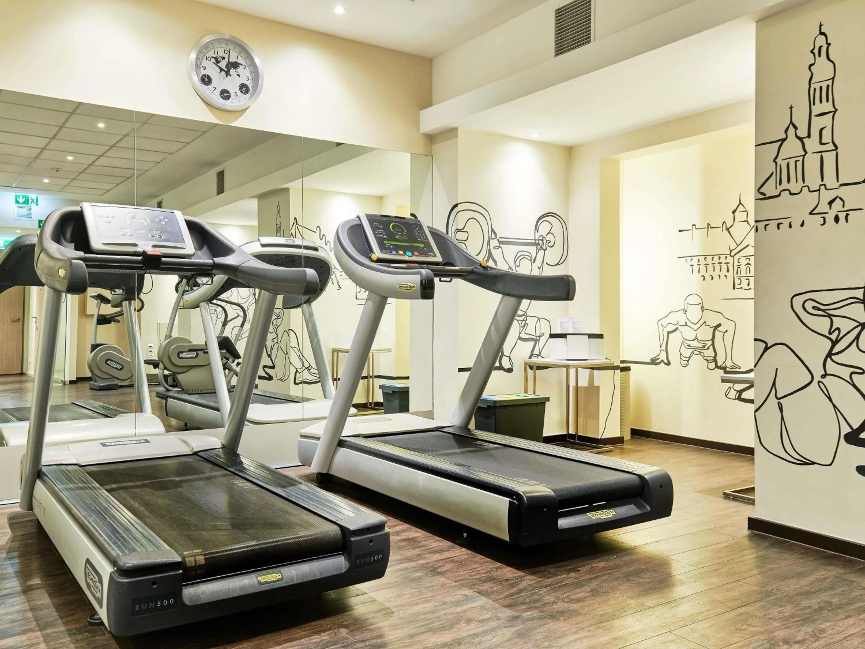Fitness centre/facilities in Mercure Warszawa Grand